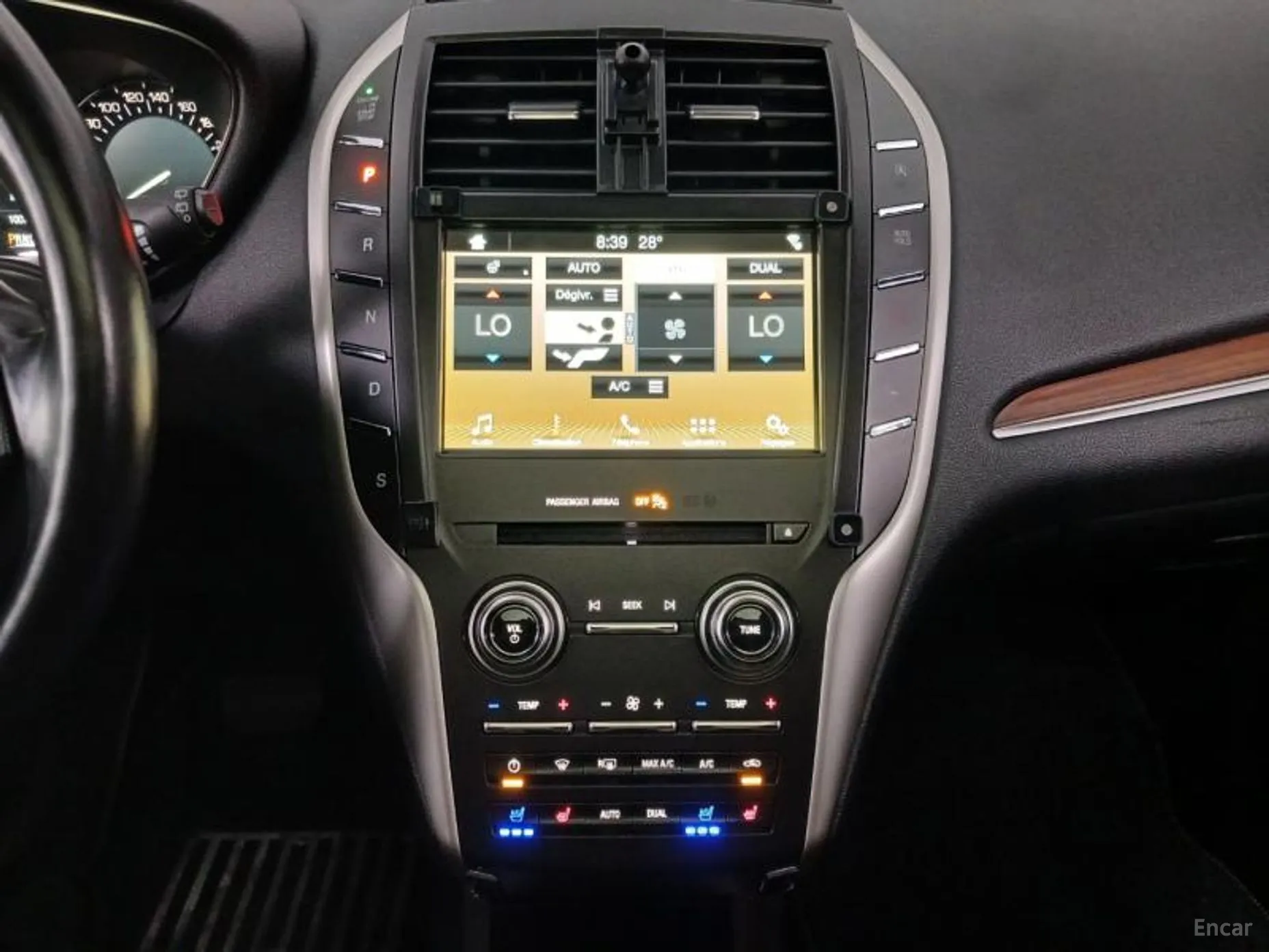 Lincoln MKC превью 8
