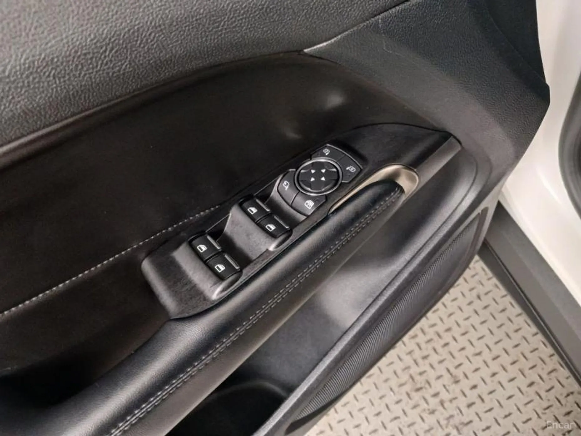Lincoln MKC превью 9