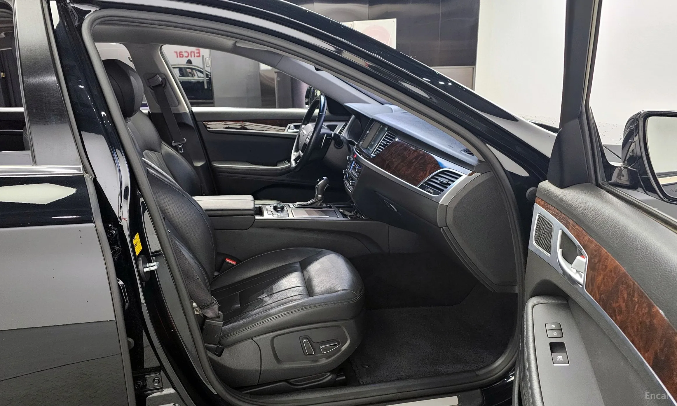 Hyundai Genesis DH превью 10