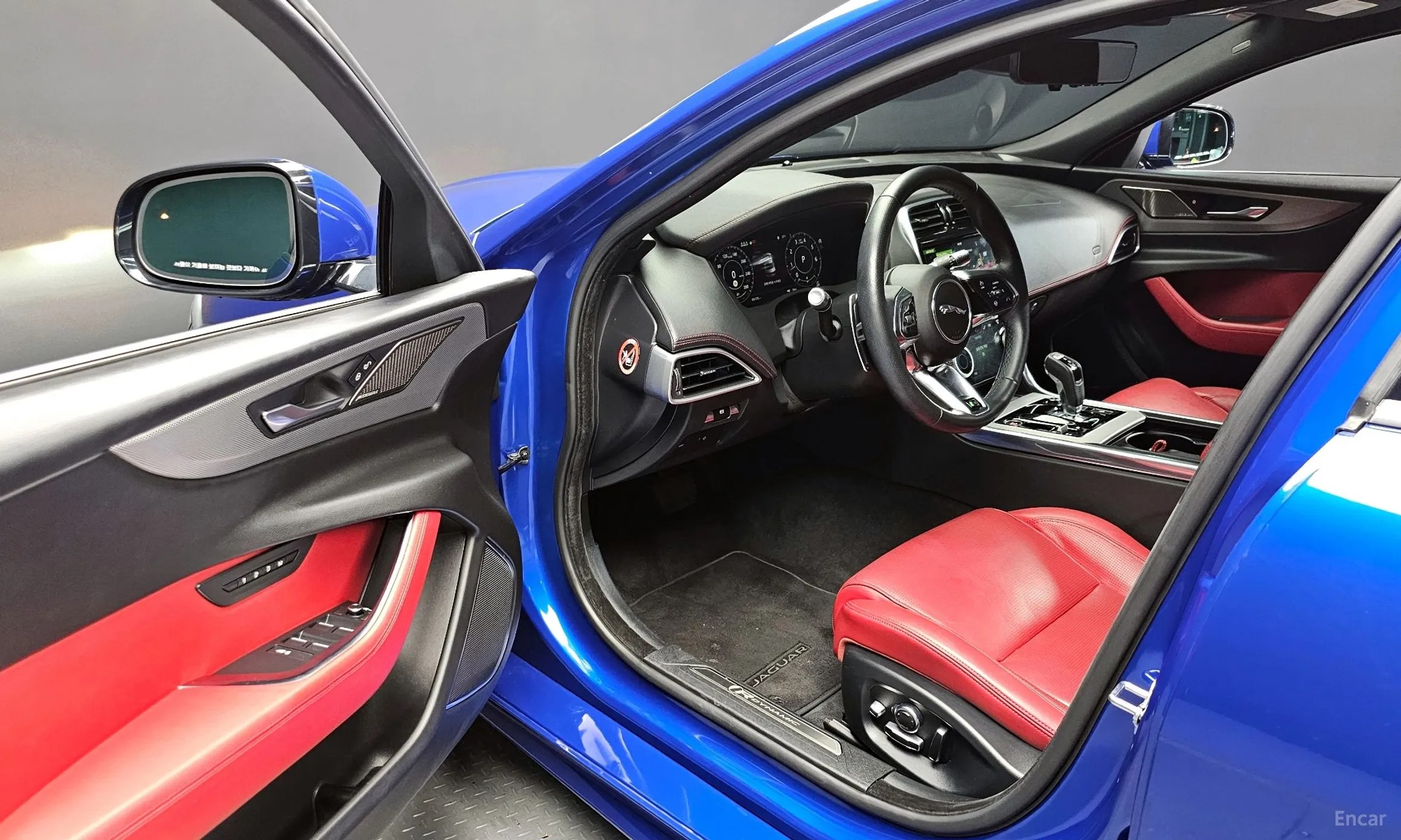 Jaguar XE превью 11