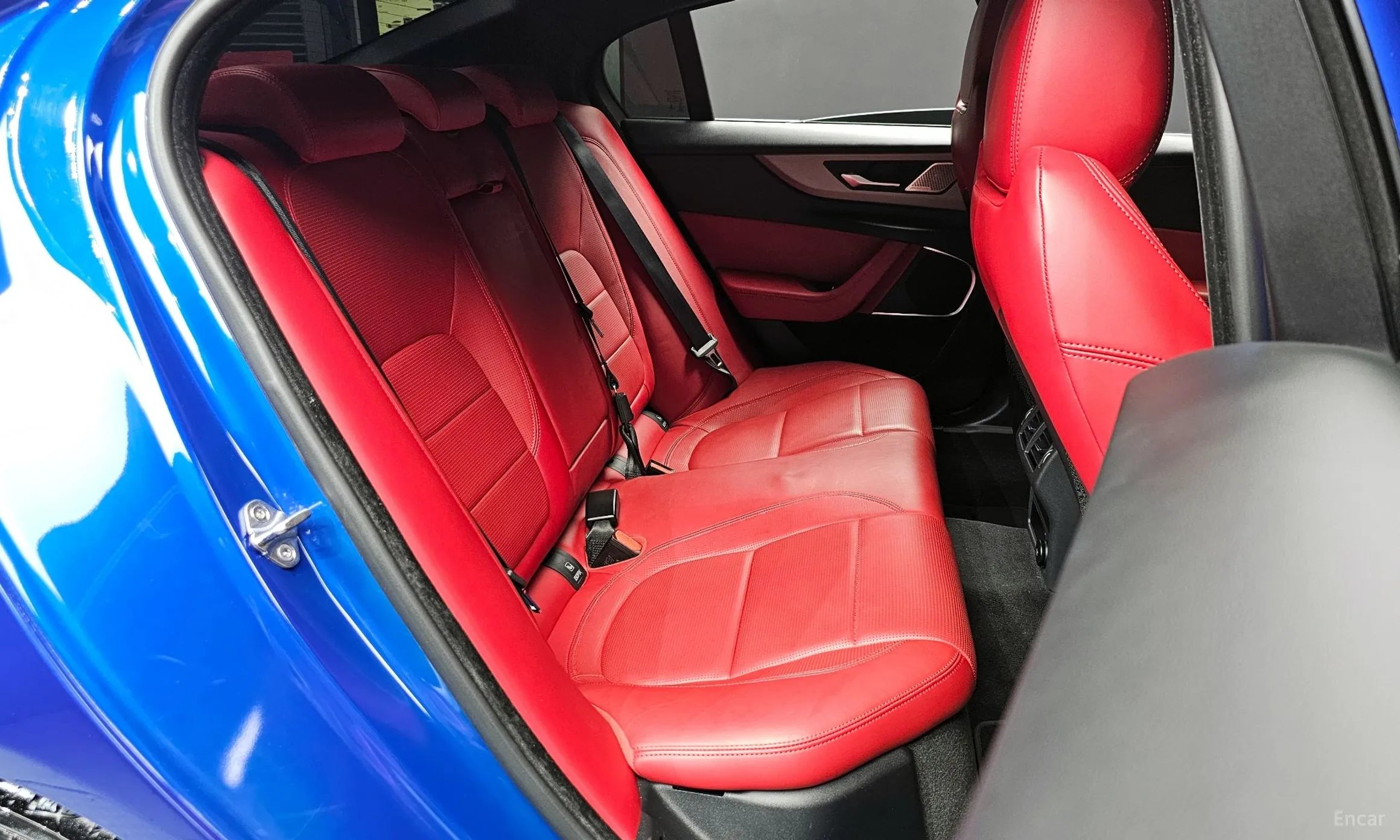 Jaguar XE превью 12