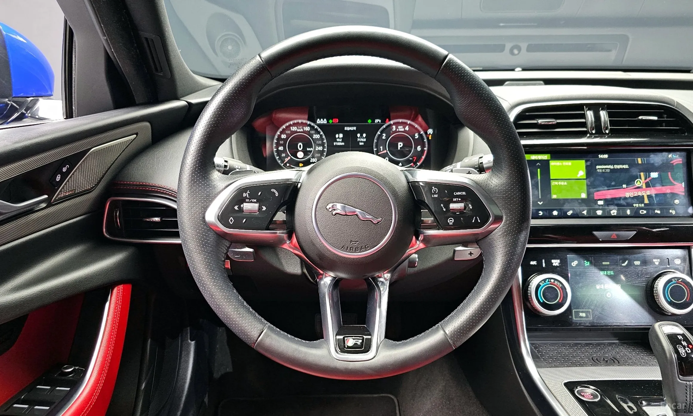 Jaguar XE превью 13