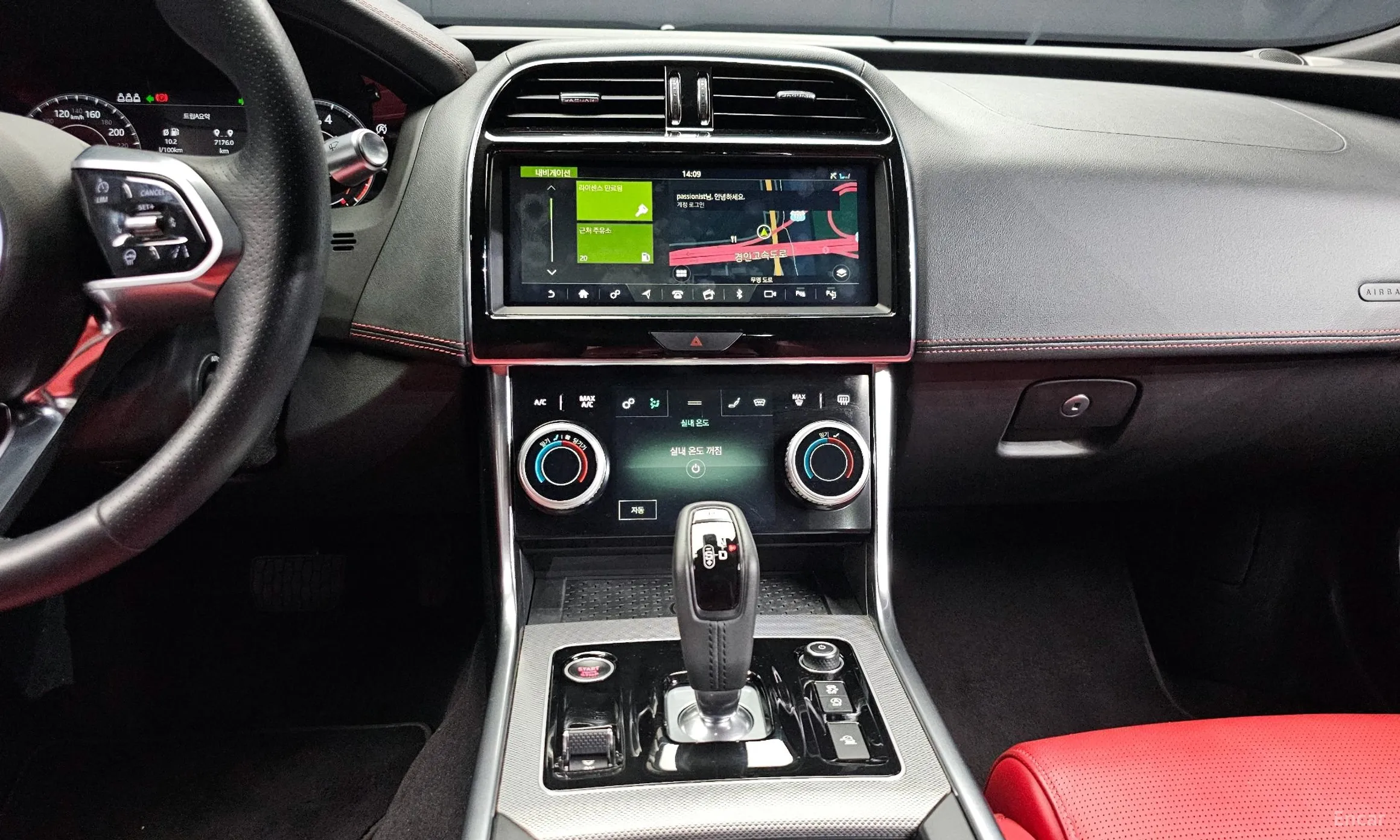 Jaguar XE превью 14