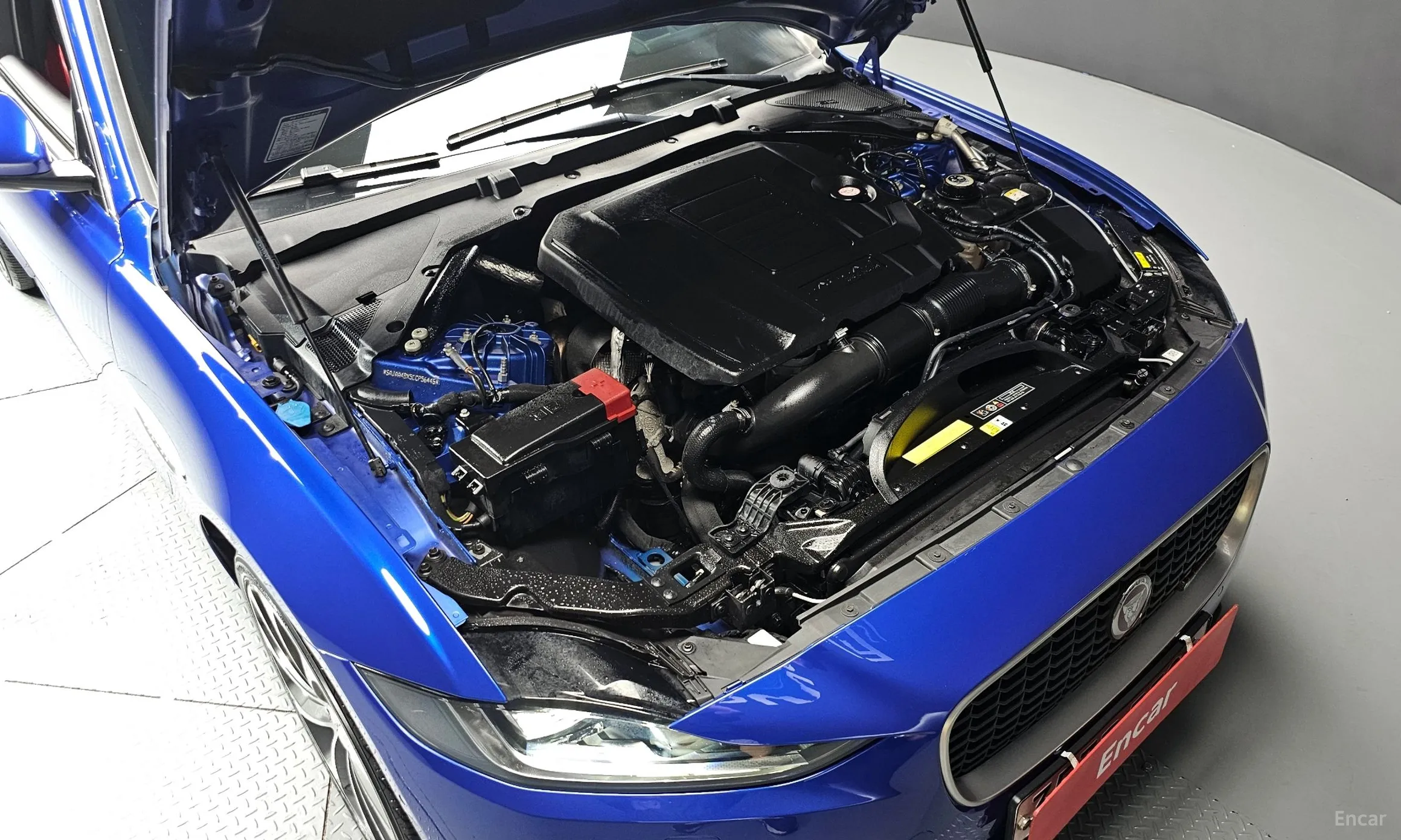 Jaguar XE превью 6
