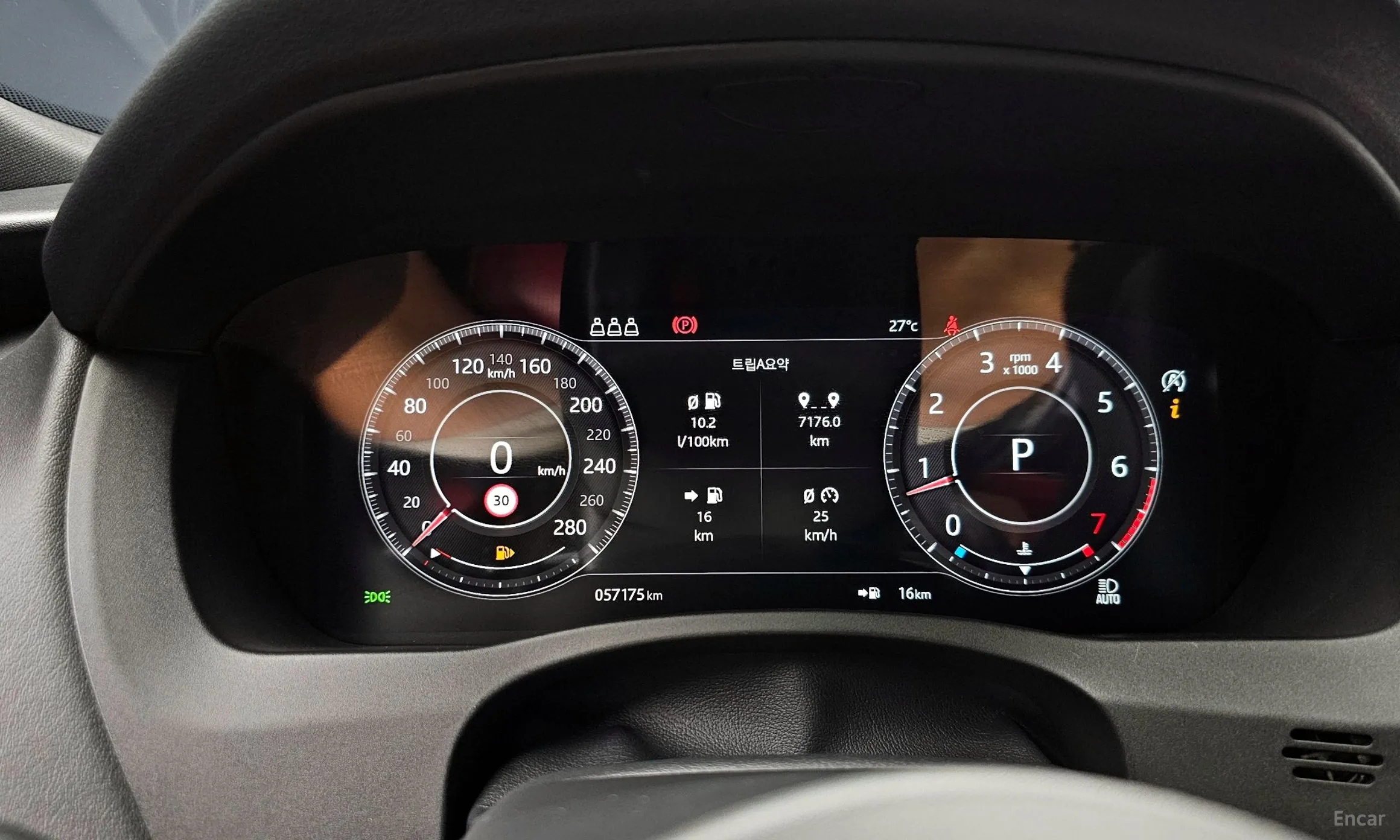 Jaguar XE превью 8