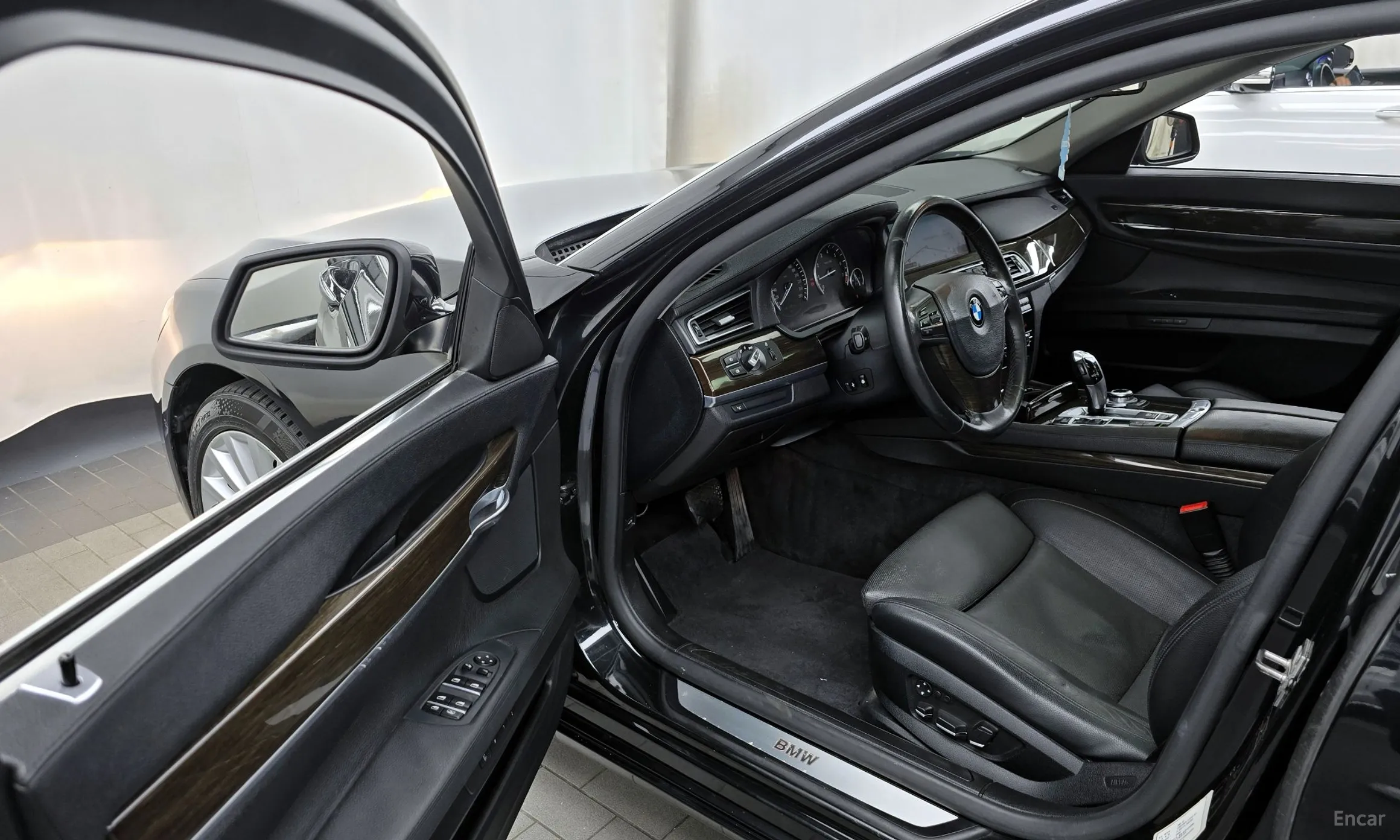 BMW 7 Series (F01) превью 10