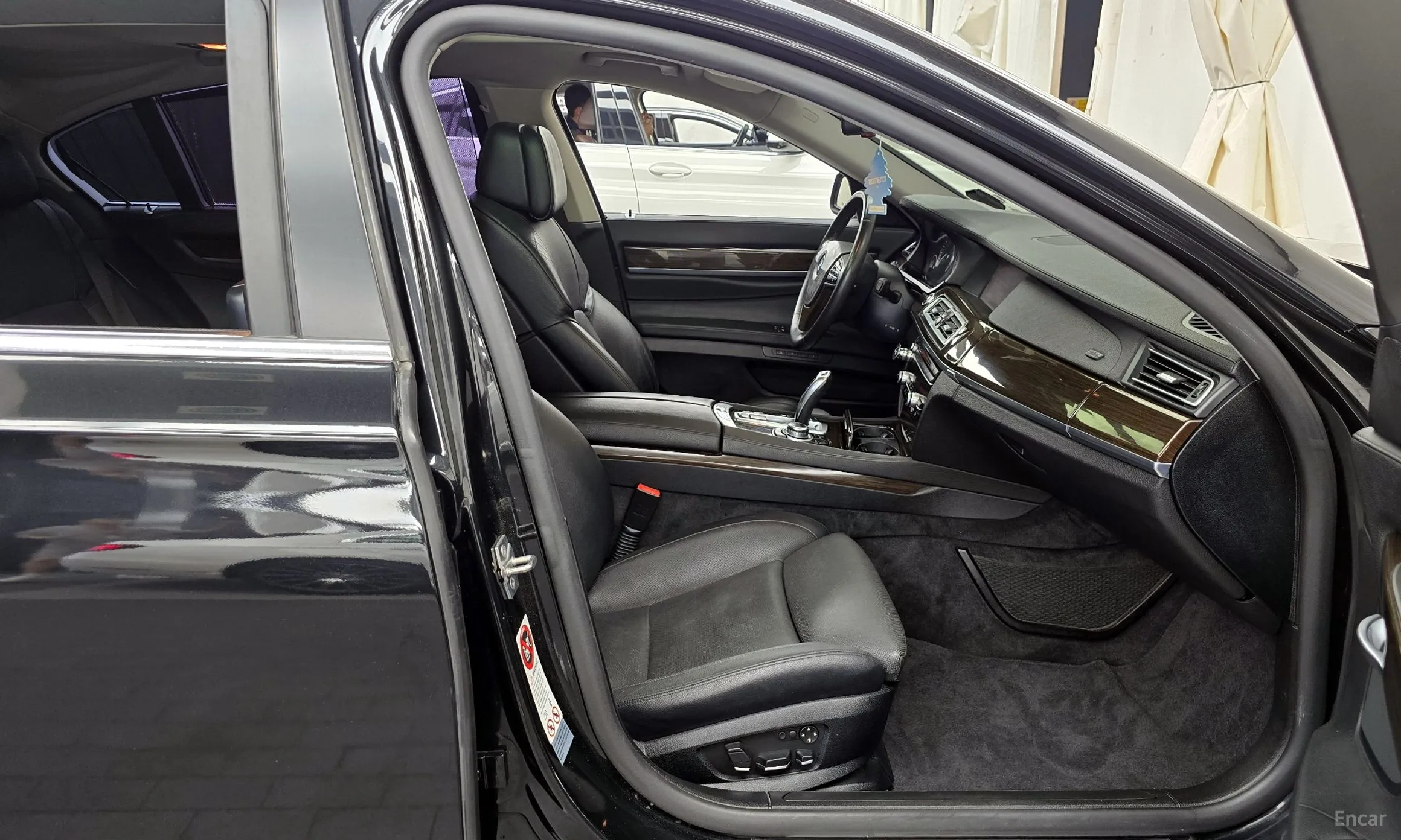 BMW 7 Series (F01) превью 11