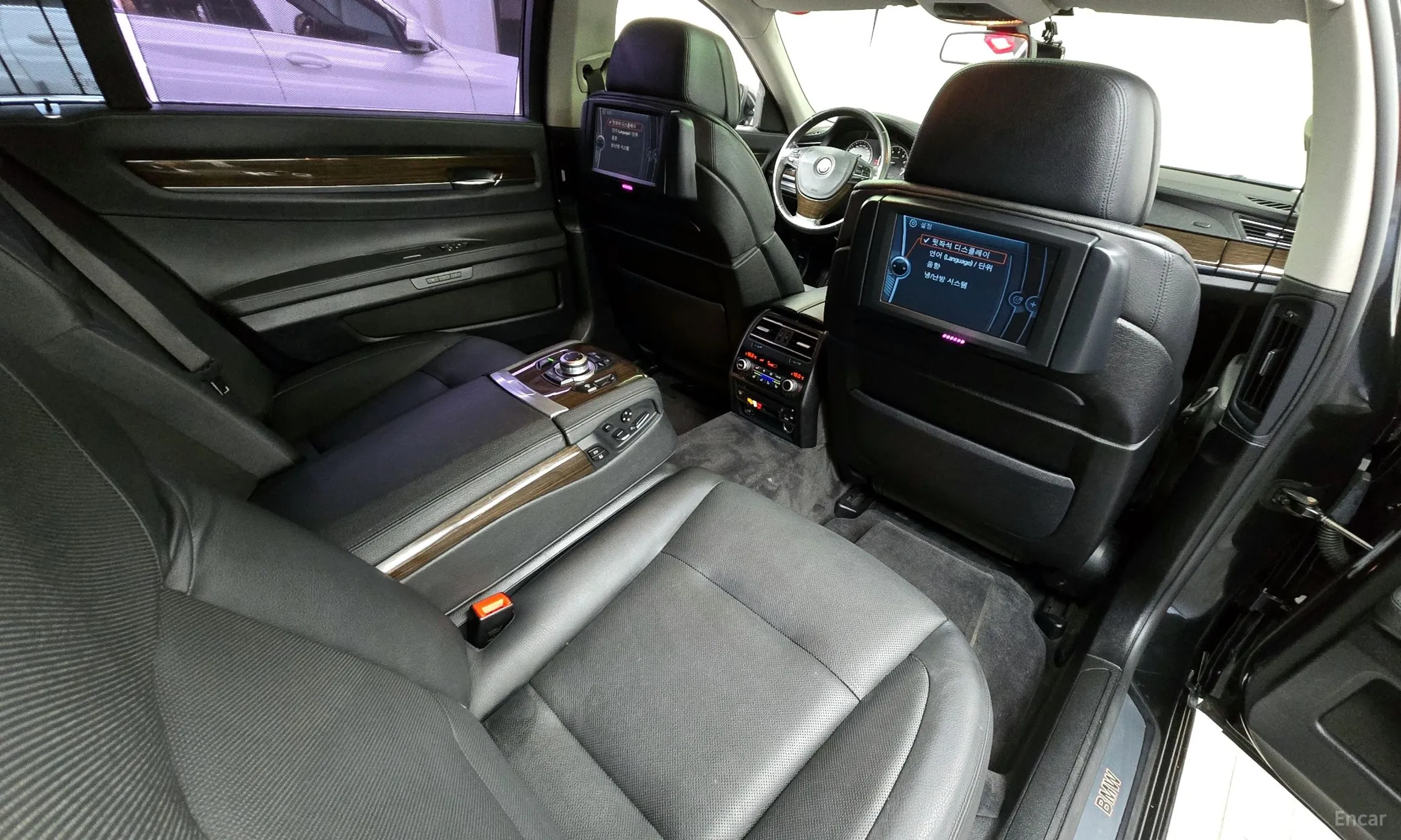 BMW 7 Series (F01) превью 12