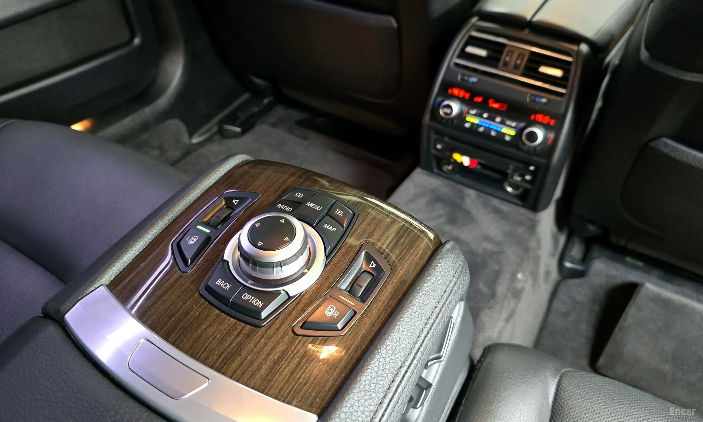 BMW 7 Series (F01) превью 19