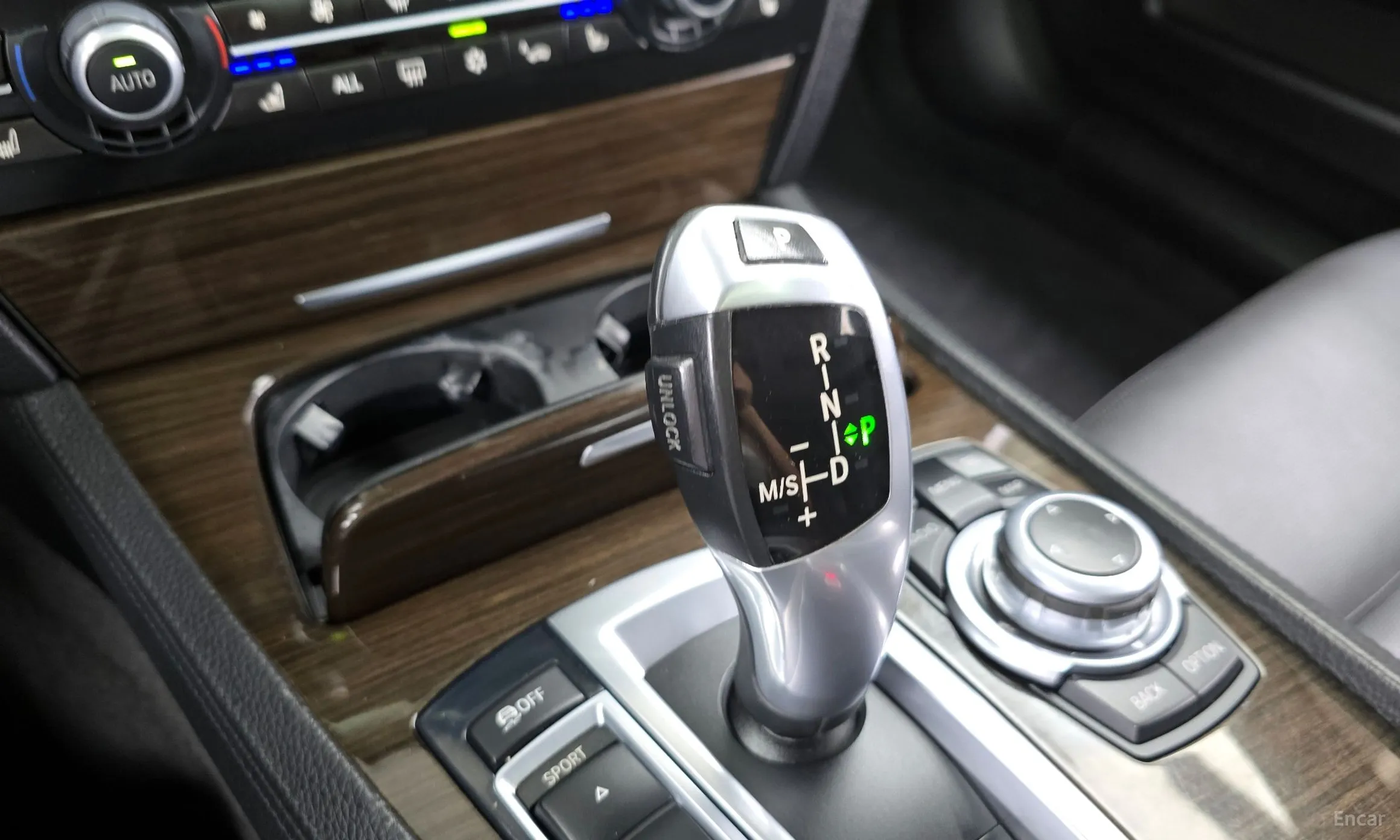 BMW 7 Series (F01) превью 9