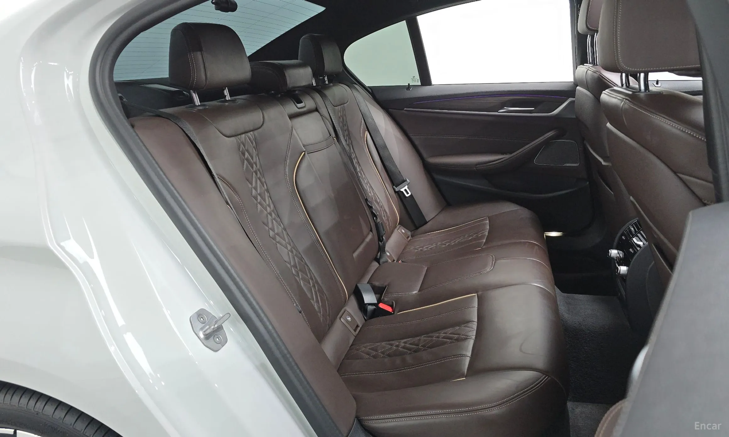 BMW 5 Series (G30) превью 12