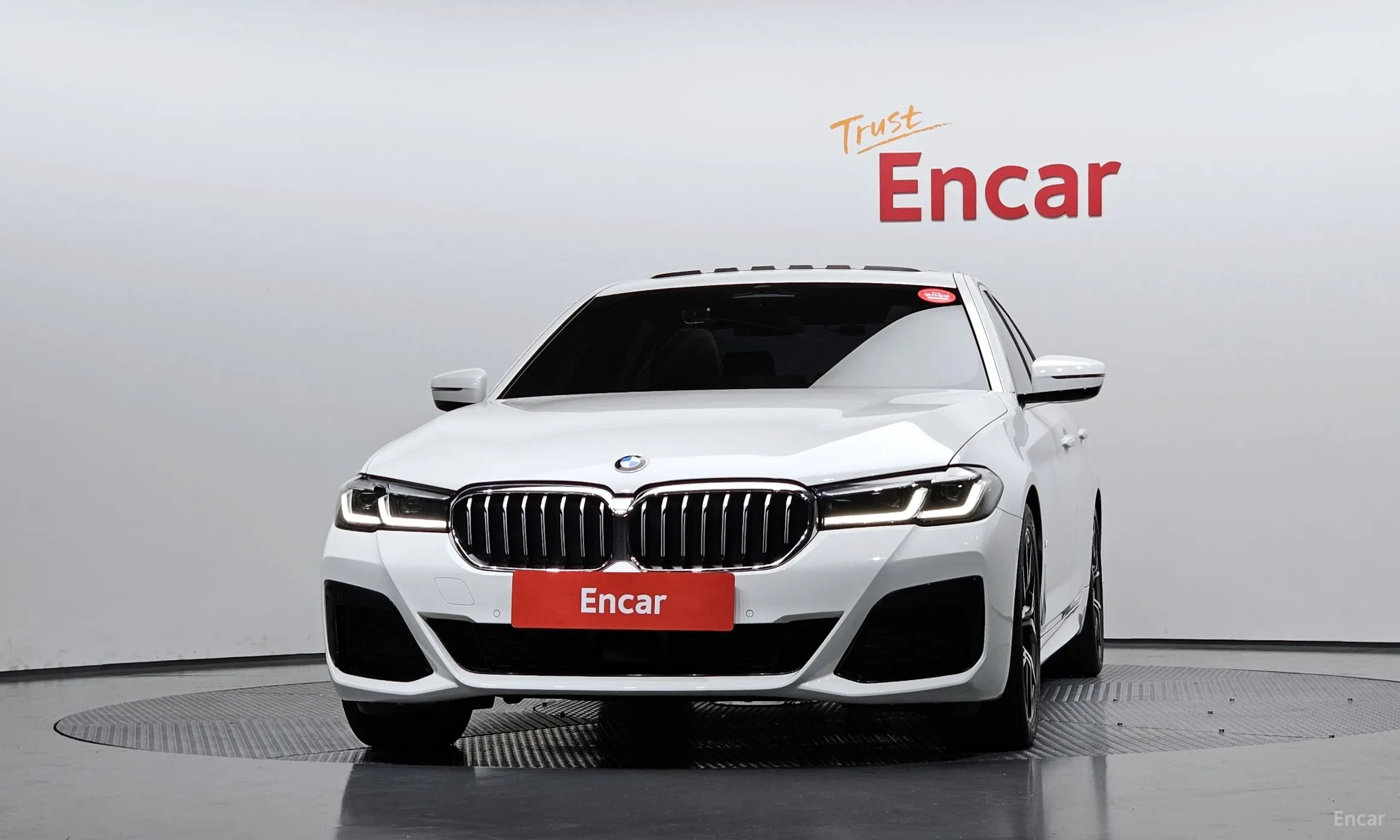 BMW 5 Series (G30) превью 3