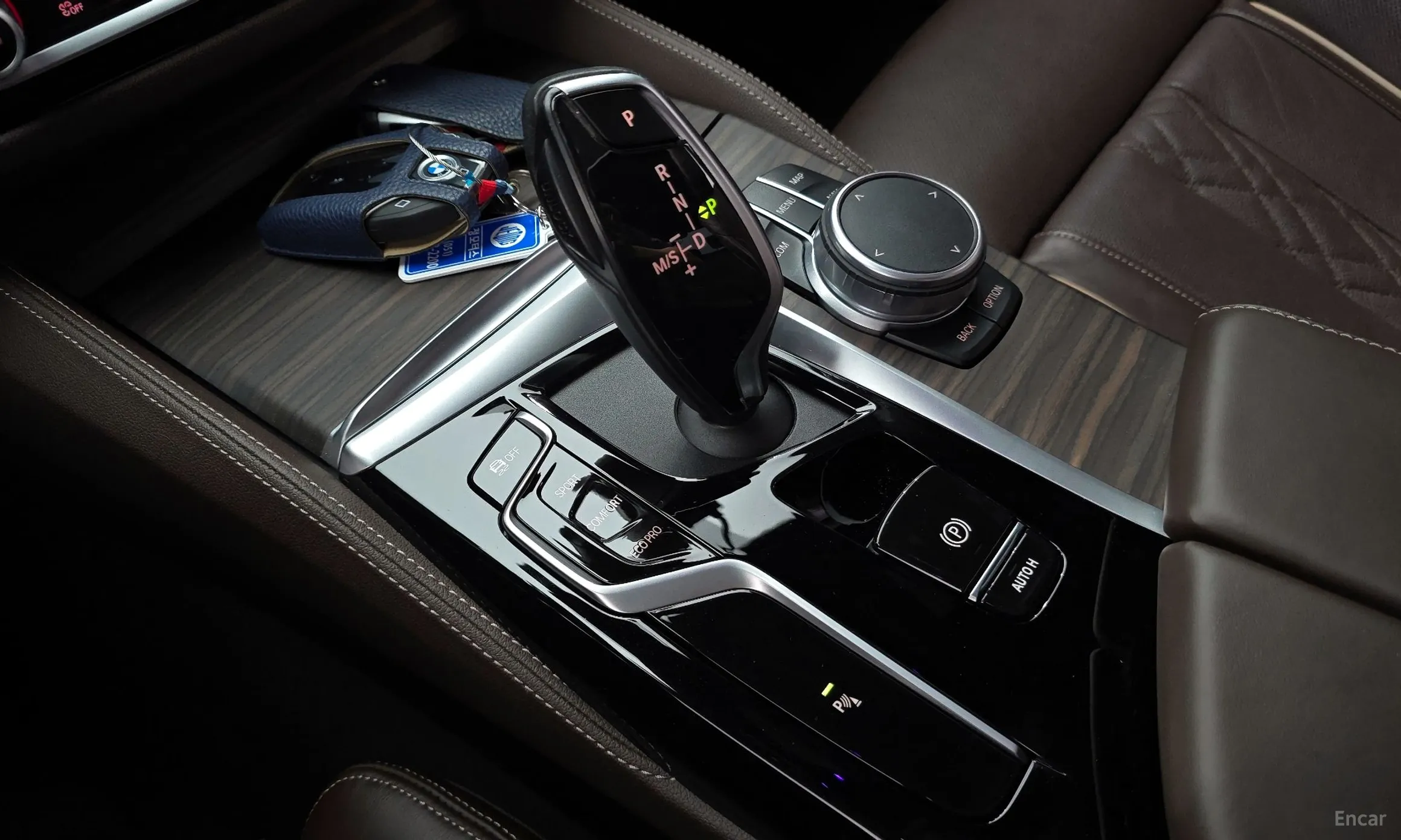 BMW 5 Series (G30) превью 9