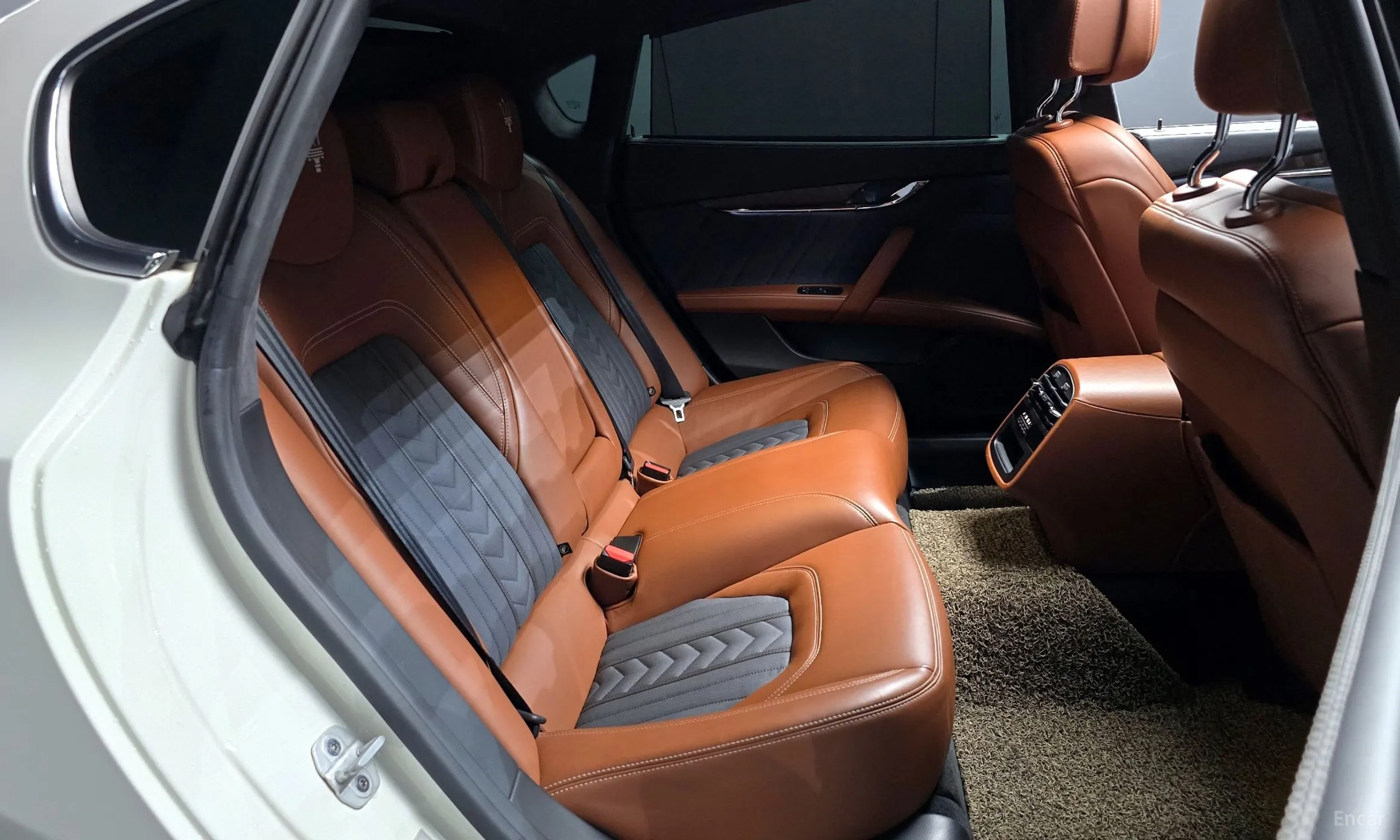 Maserati Quattroporte превью 12