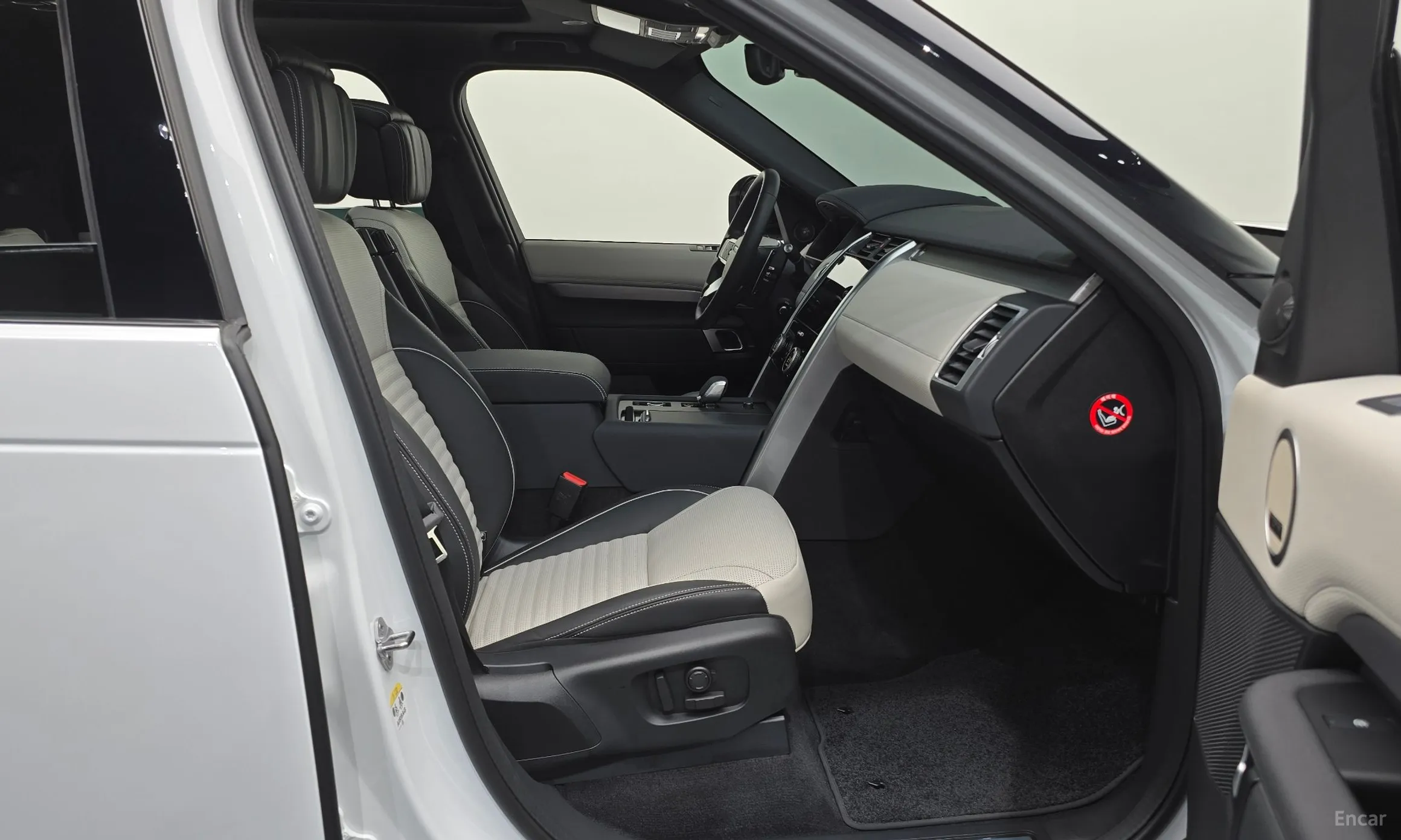 Land Rover Discovery 5 превью 3