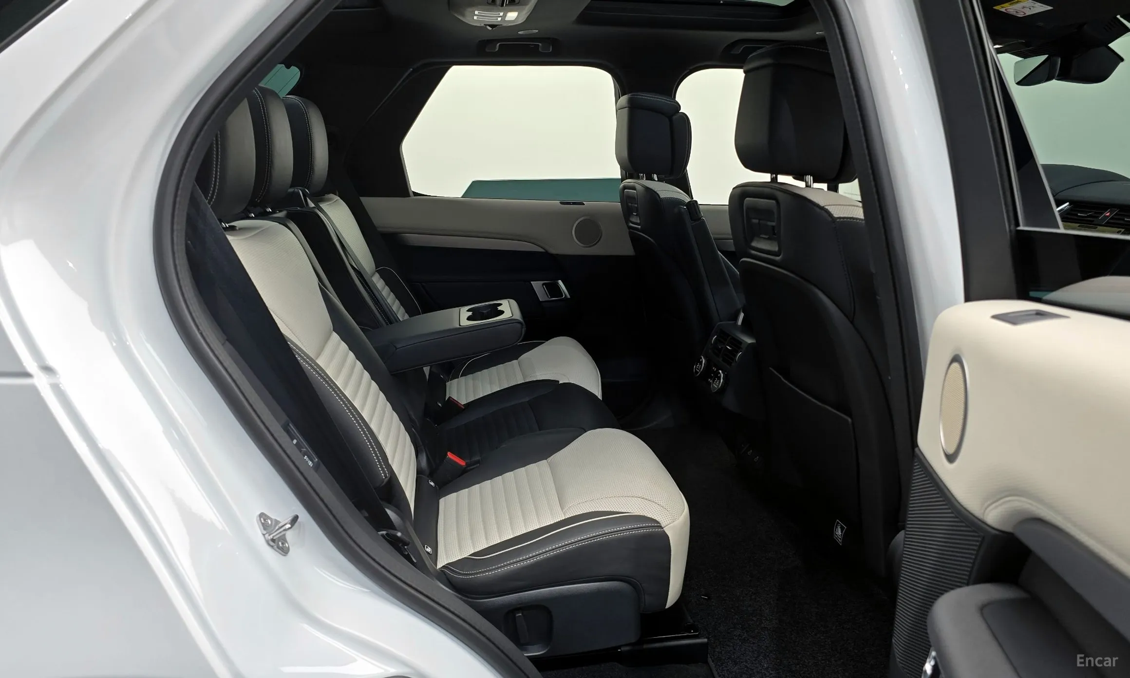 Land Rover Discovery 5 превью 5