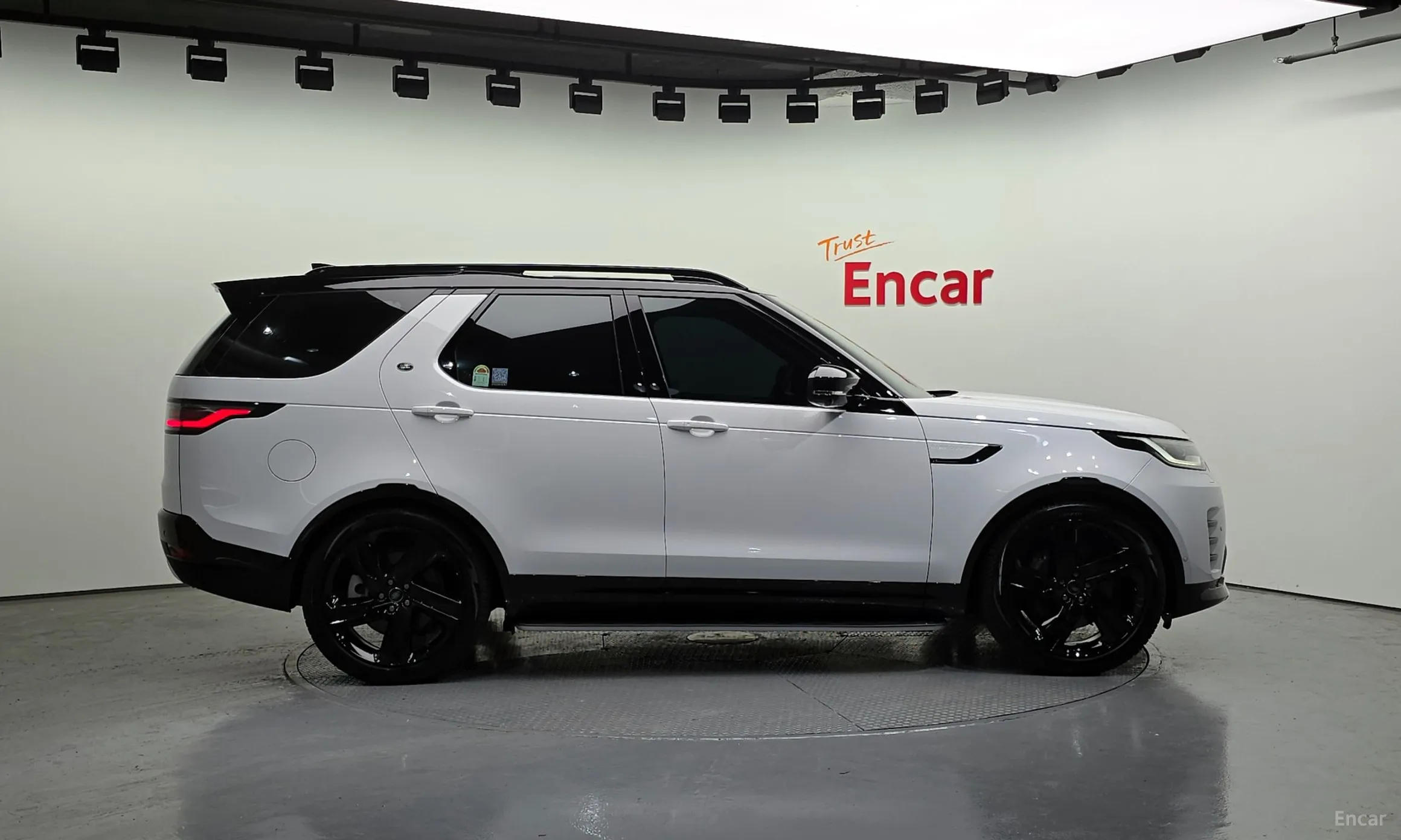 Land Rover Discovery 5 превью 6