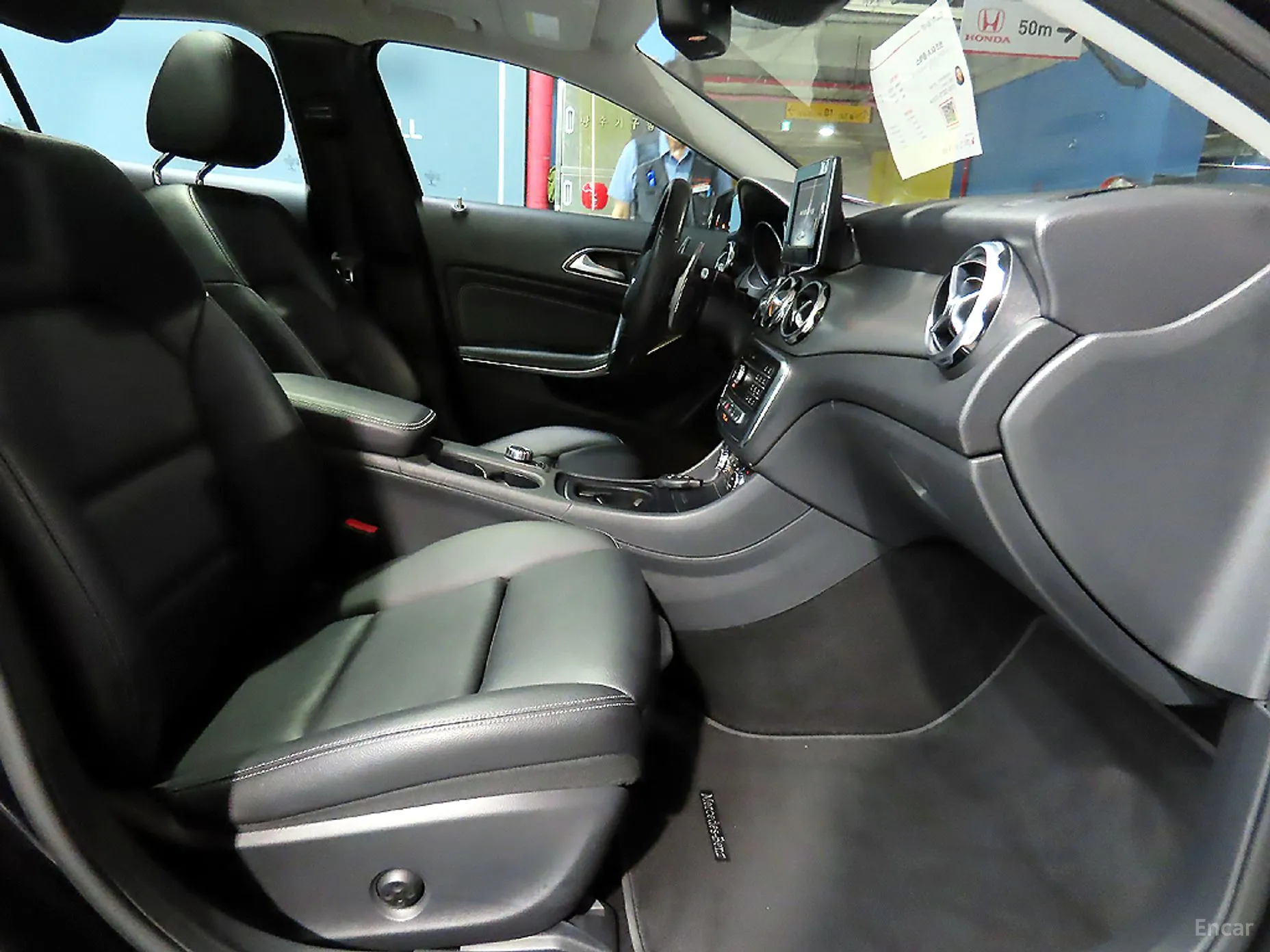 Mercedes Benz GLA-Class X156 превью 12