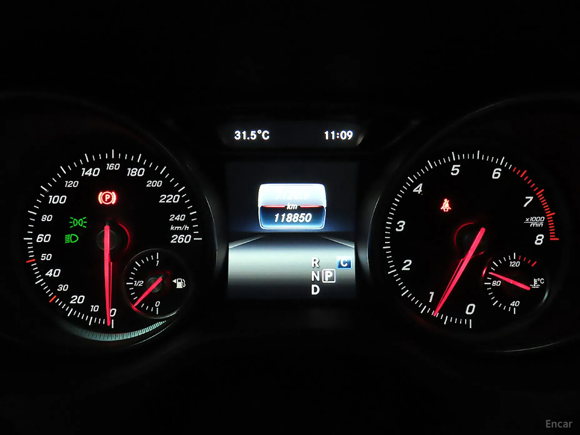 Mercedes Benz GLA-Class X156 превью 8