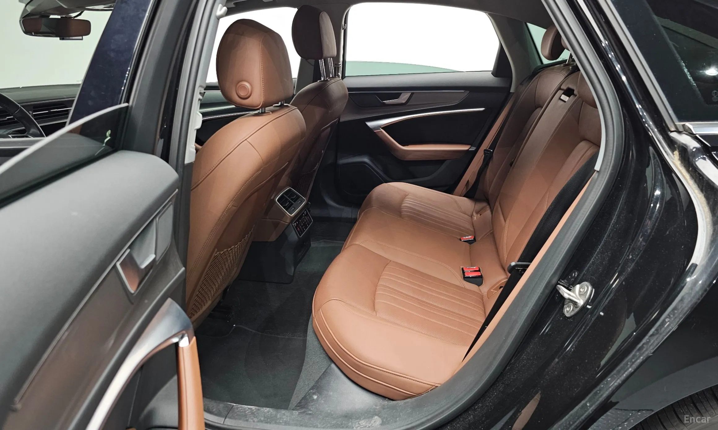 Audi A6 (C8) превью 12