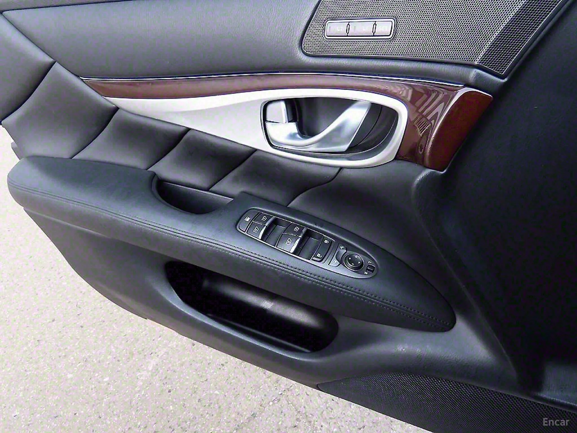 Infiniti Q70 превью 11