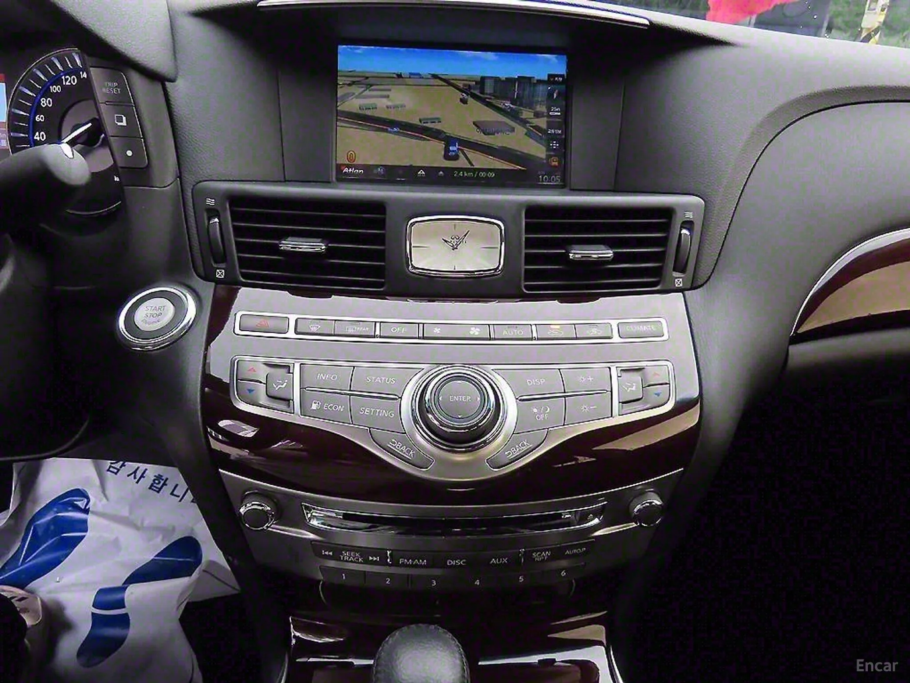 Infiniti Q70 превью 13