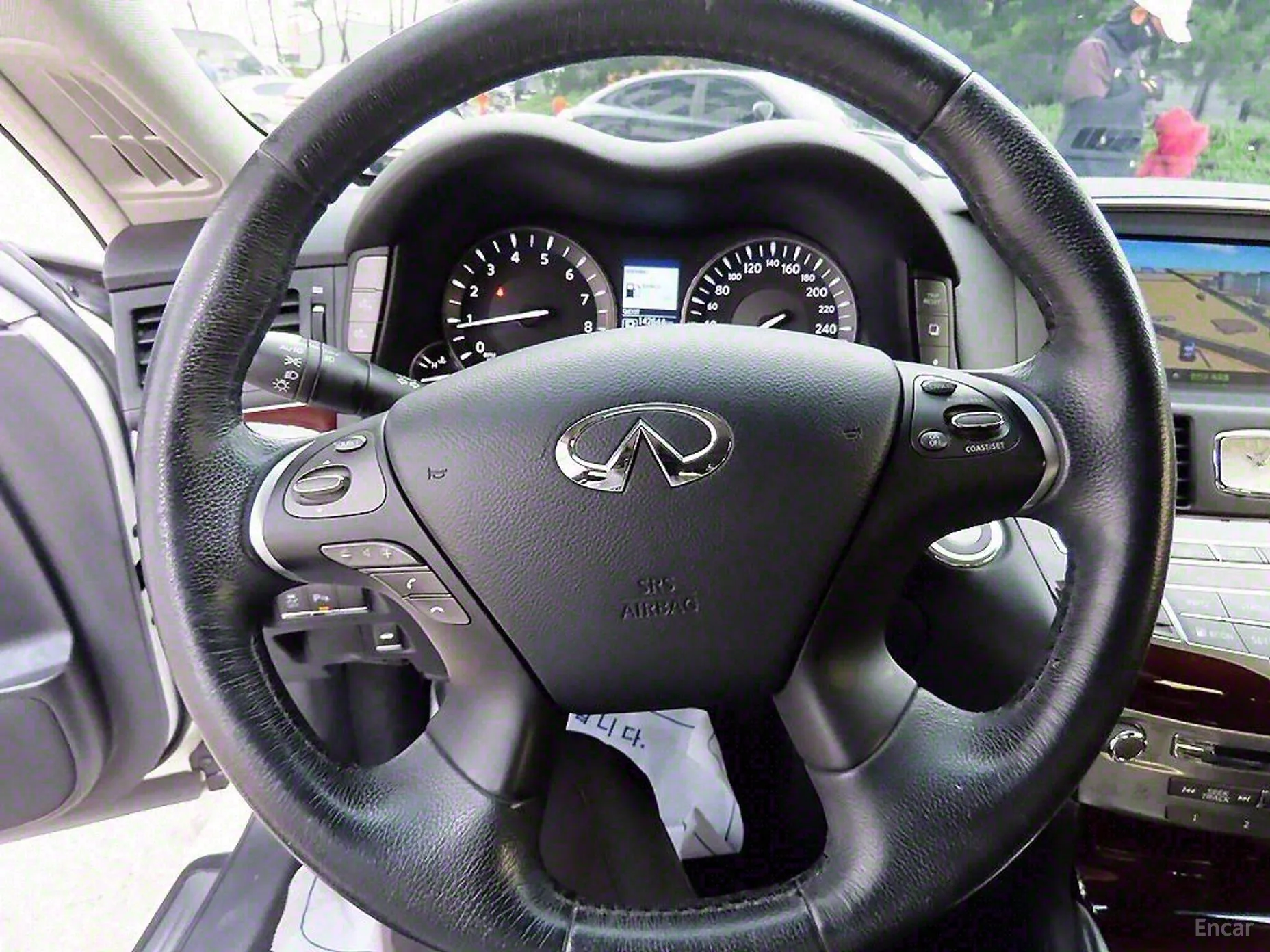 Infiniti Q70 превью 8