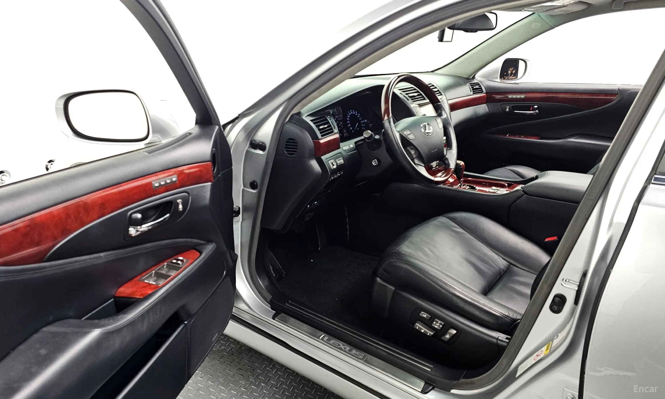 Lexus LS460L превью 11