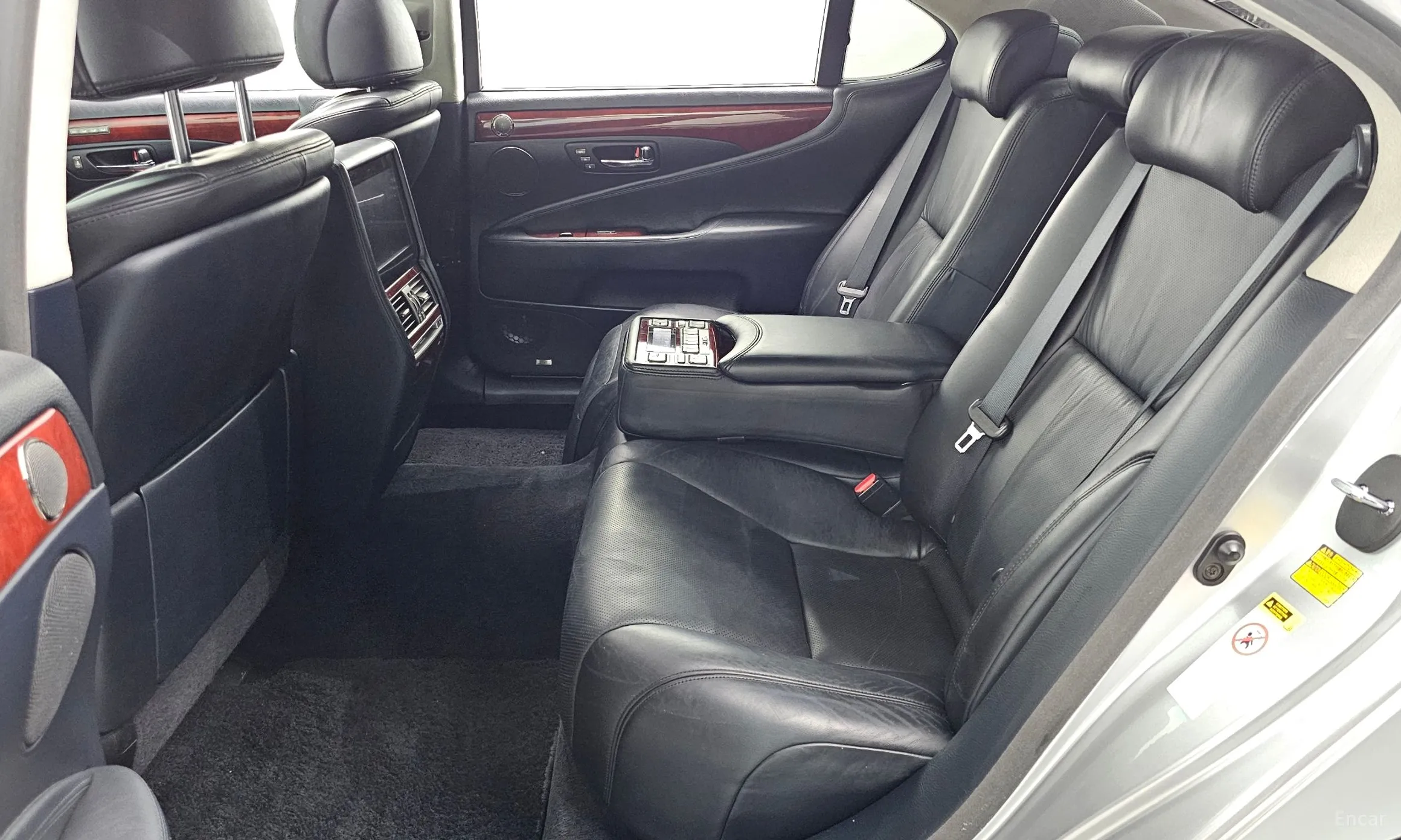 Lexus LS460L превью 12
