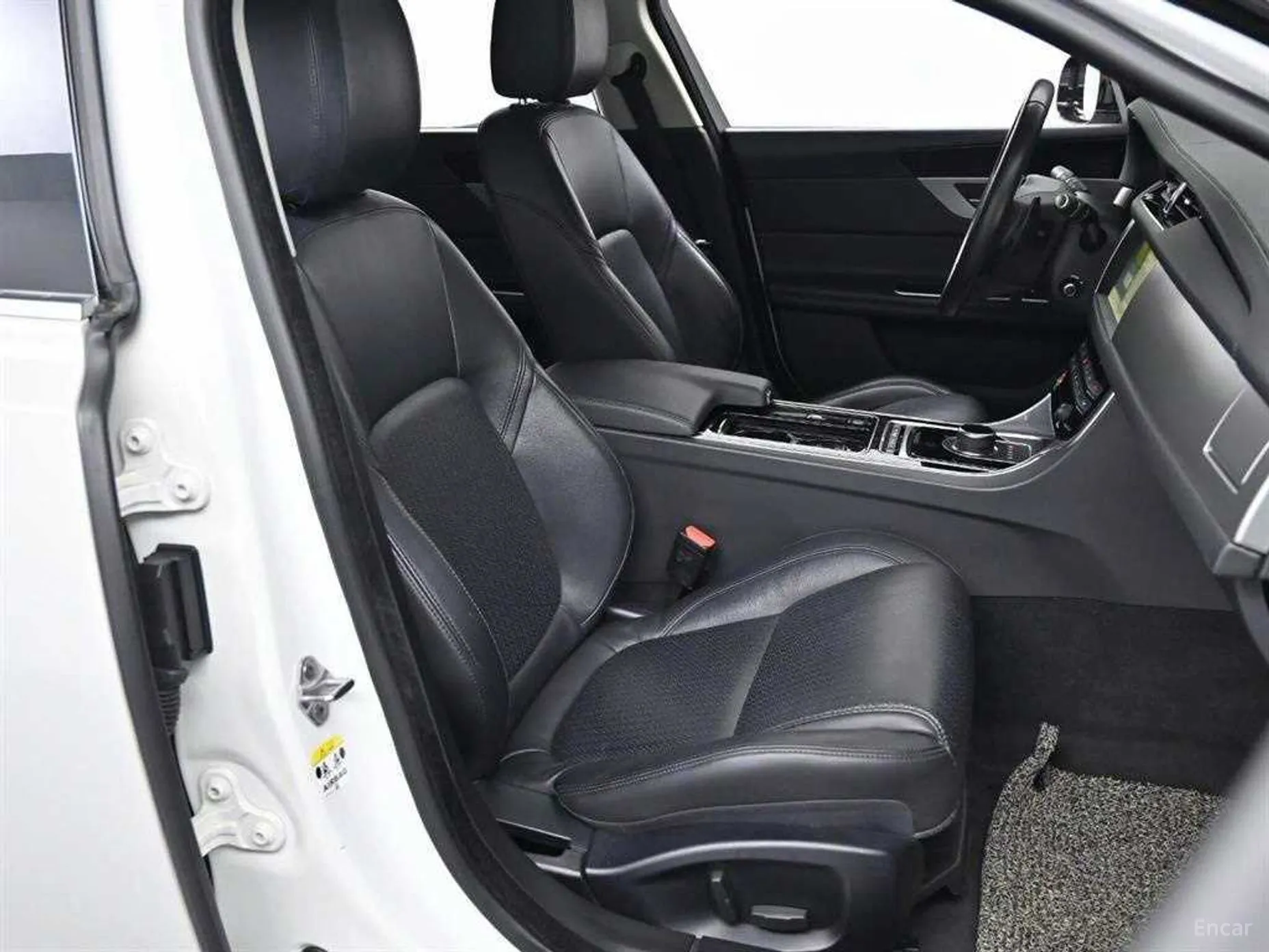 Jaguar XF (x260) превью 10