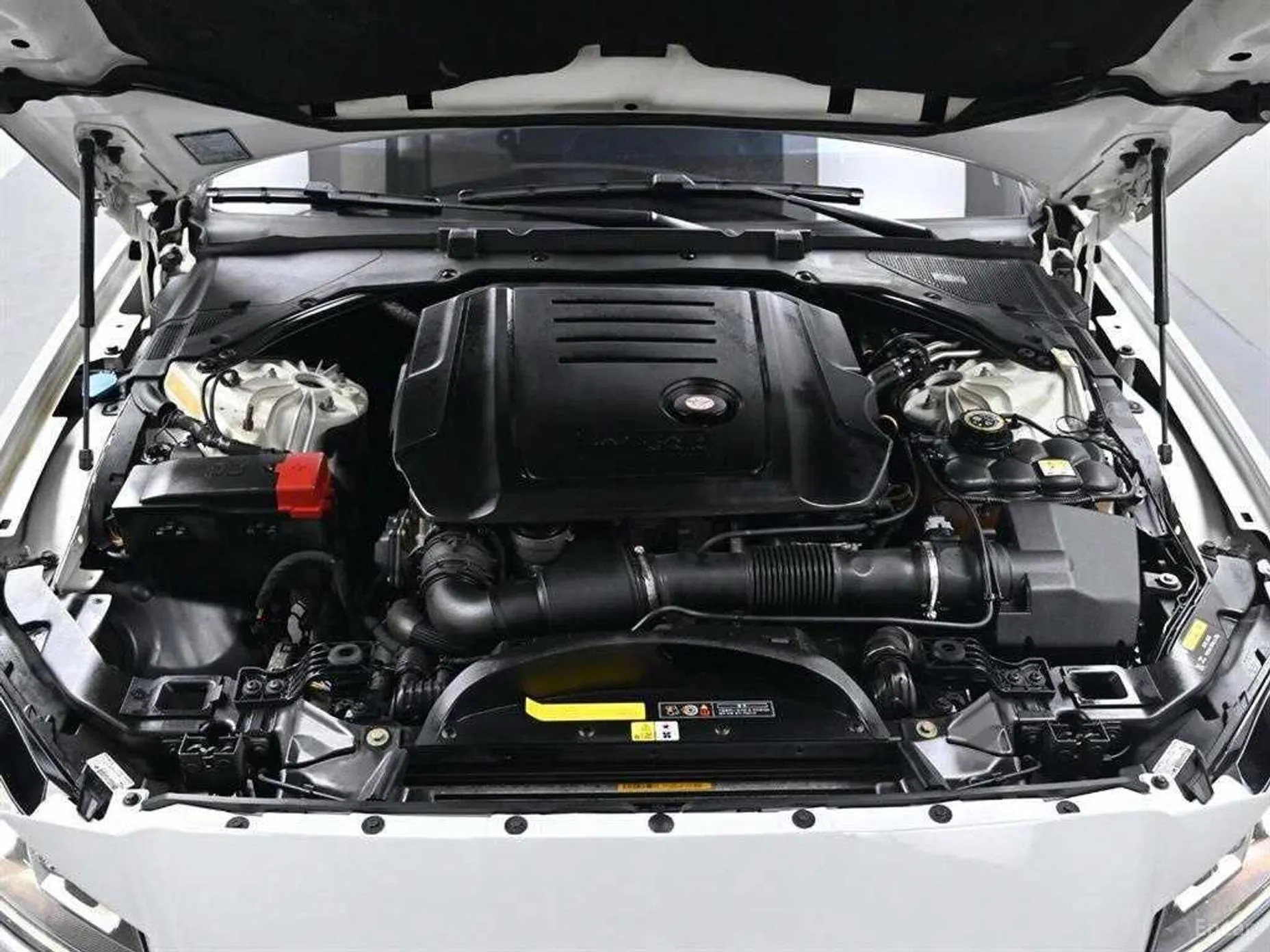 Jaguar XF (x260) превью 6