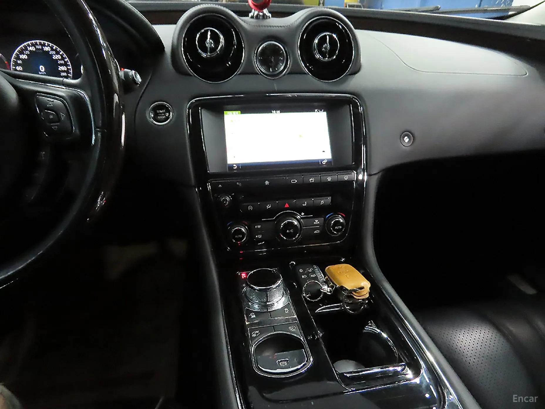 Jaguar All New XJ превью 10