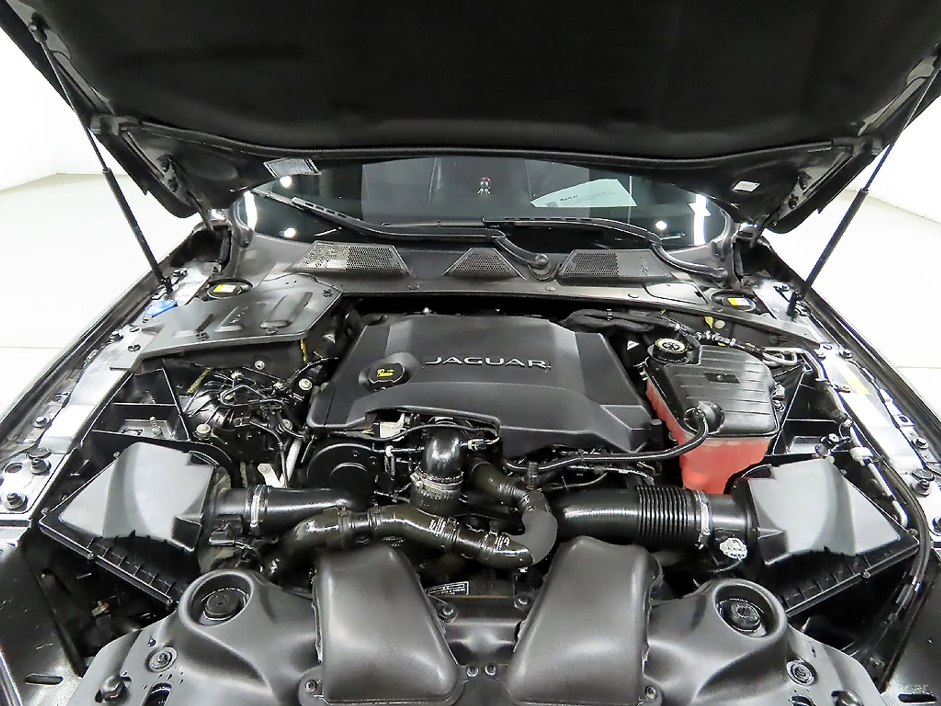 Jaguar All New XJ превью 18