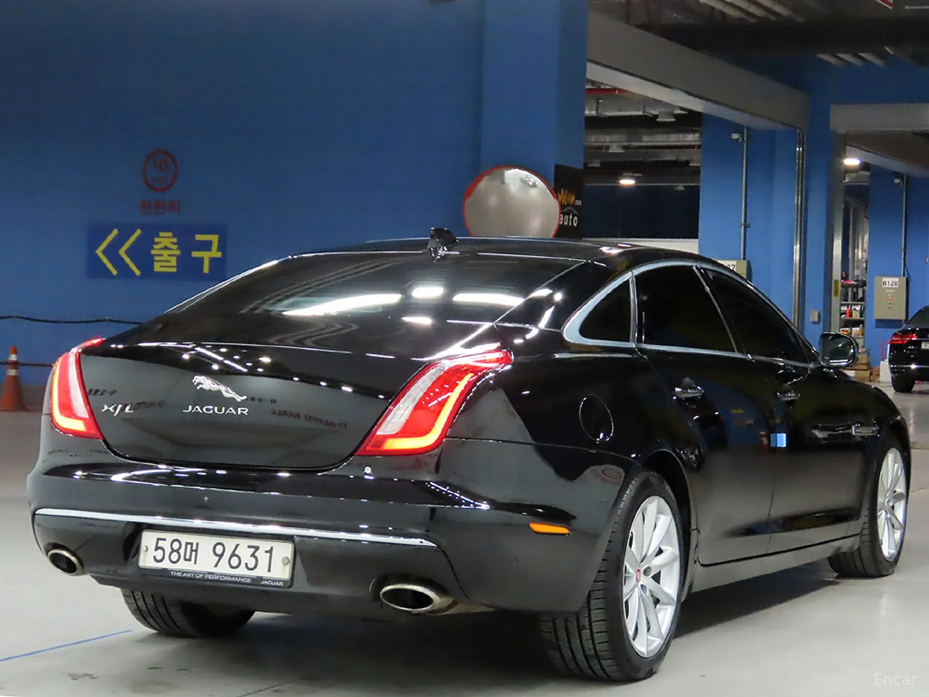 Jaguar All New XJ превью 4