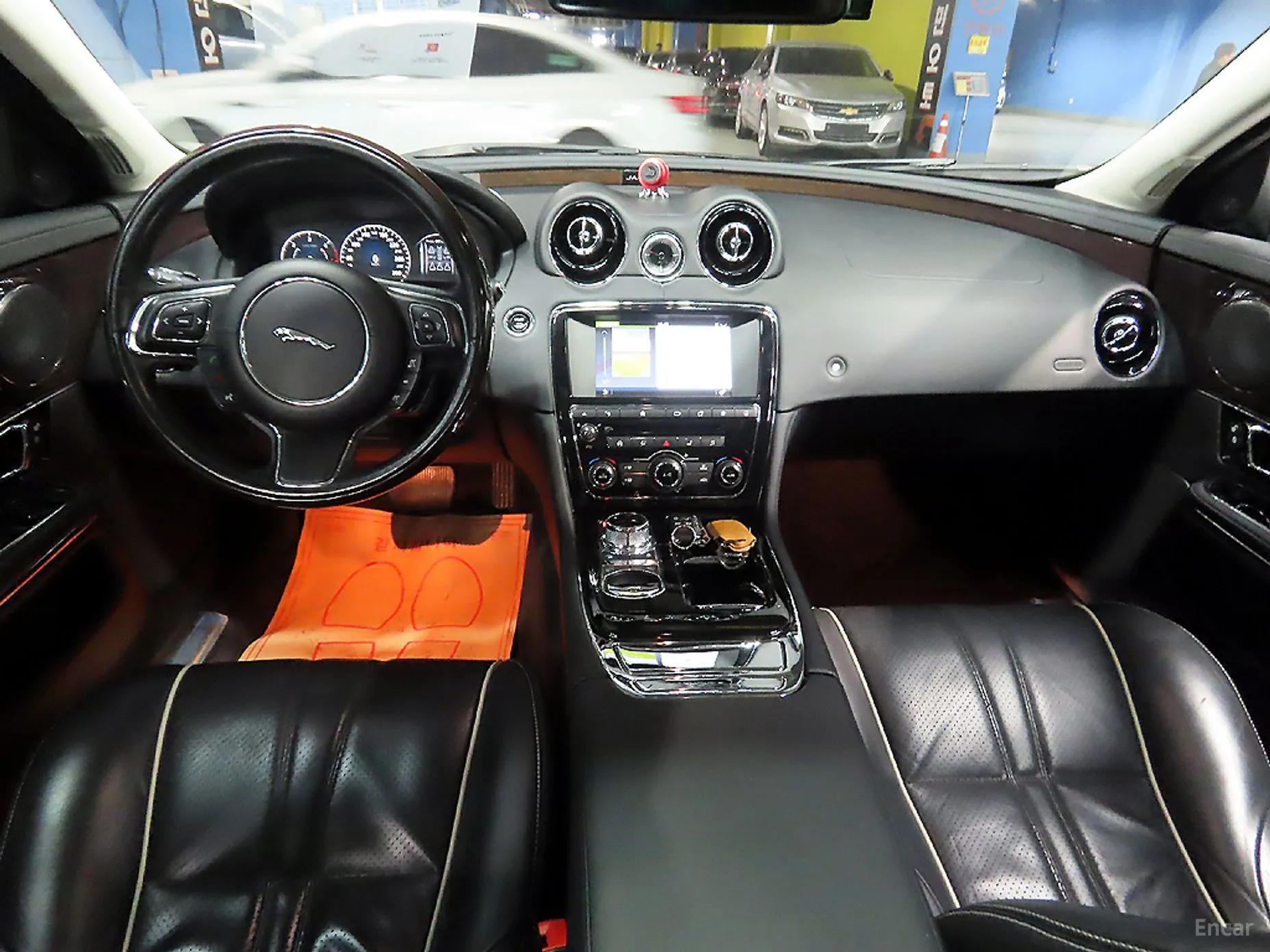 Jaguar All New XJ превью 5