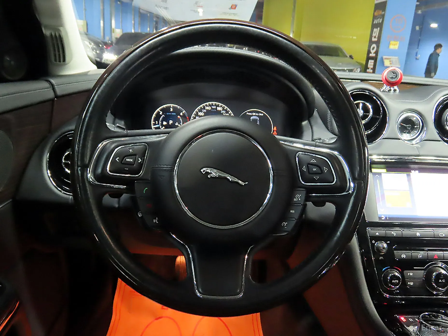 Jaguar All New XJ превью 9