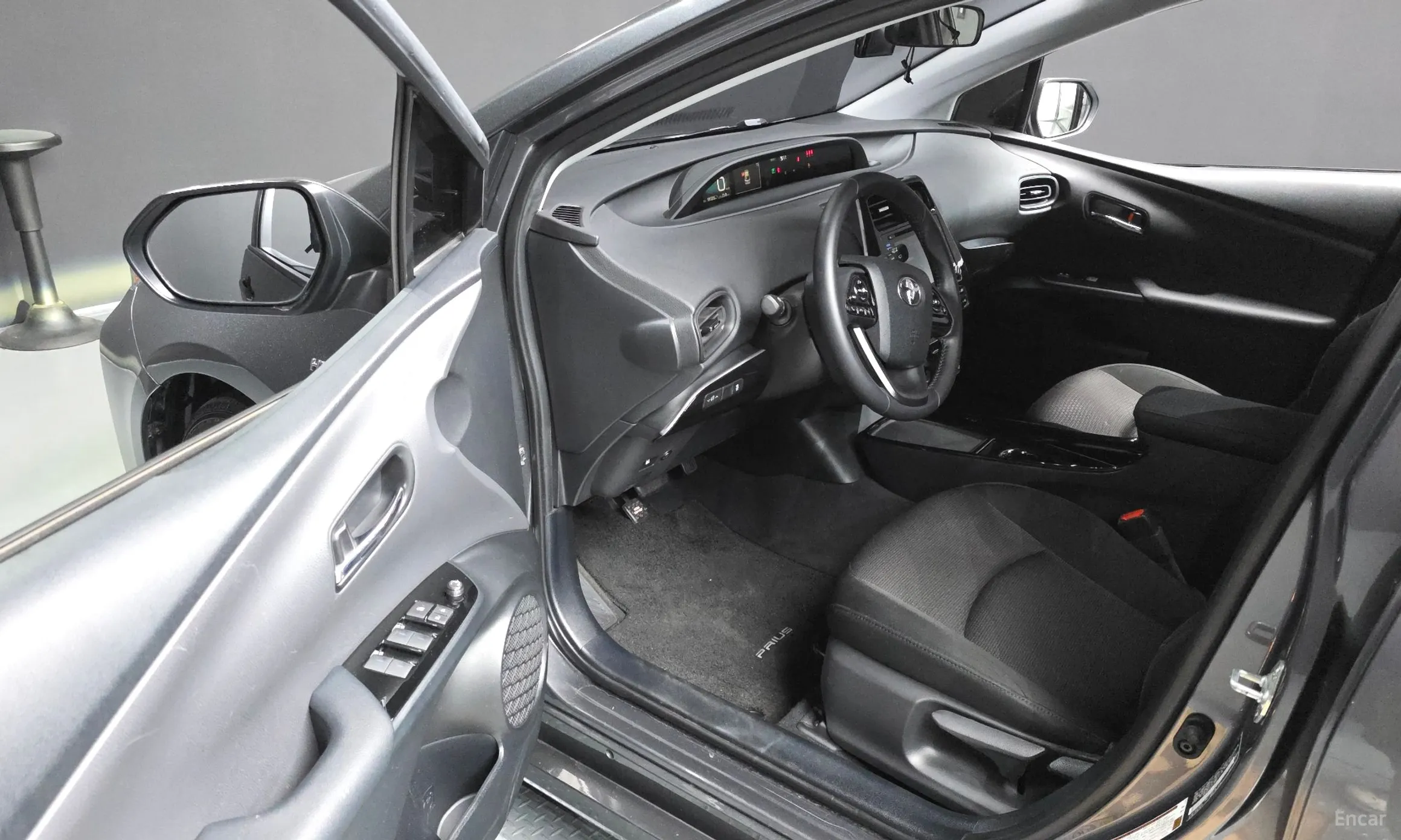 Toyota Prius 4th Generation превью 10