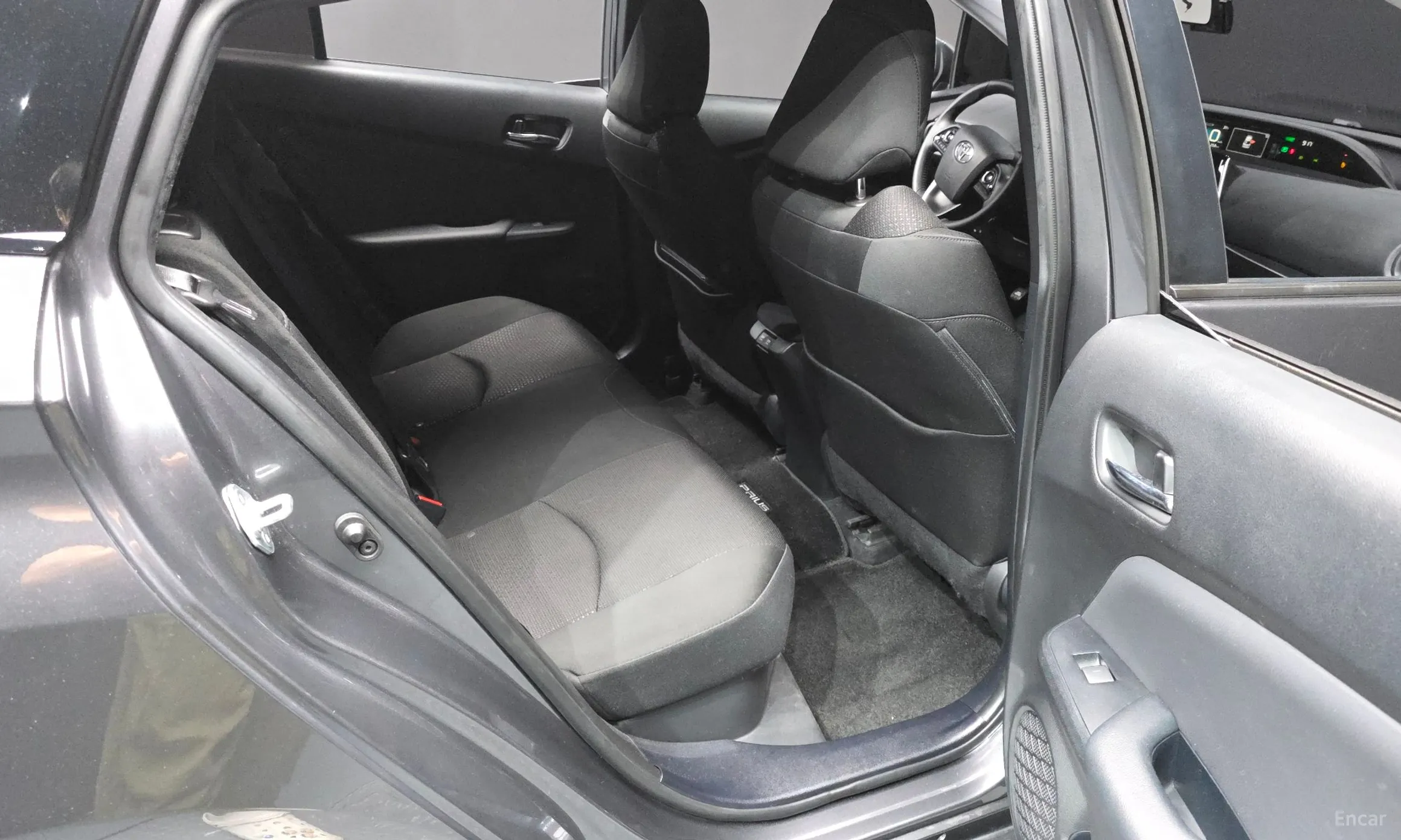 Toyota Prius 4th Generation превью 12