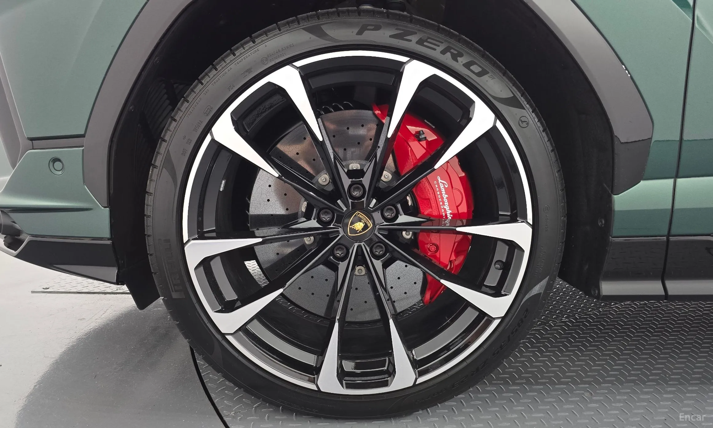 Lamborghini Urus превью 5