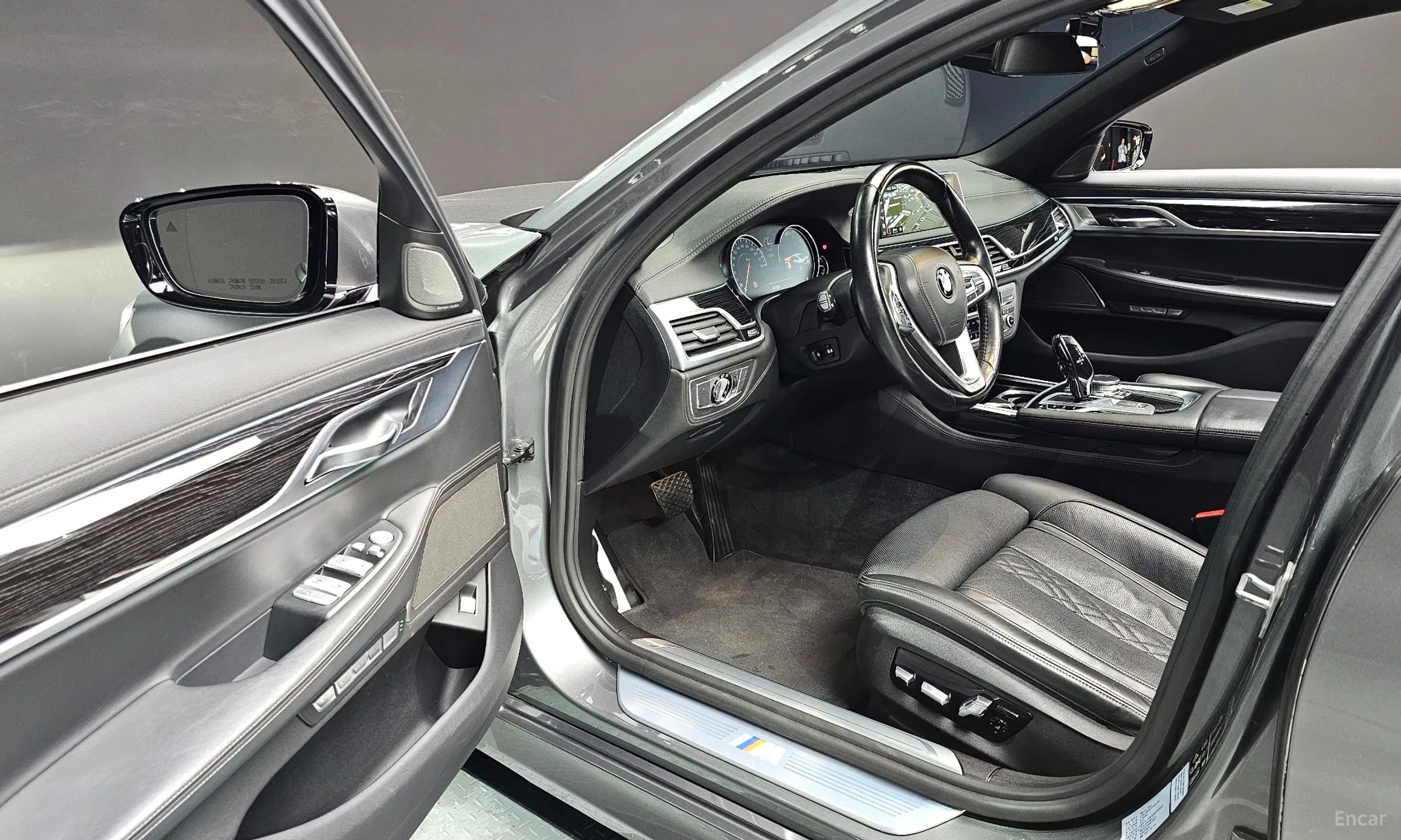 BMW 7 Series (G11) превью 11