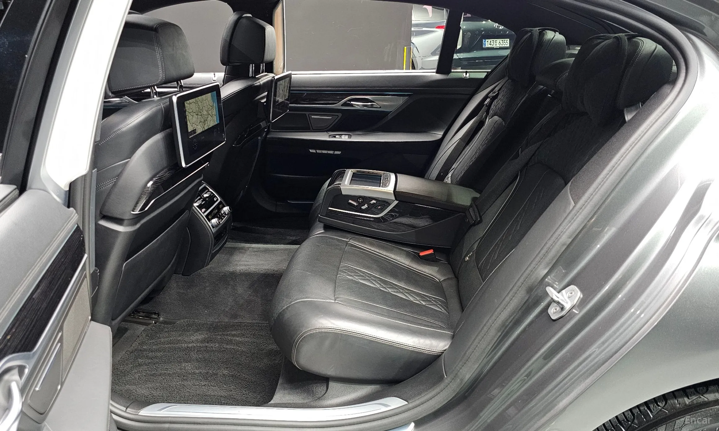BMW 7 Series (G11) превью 12