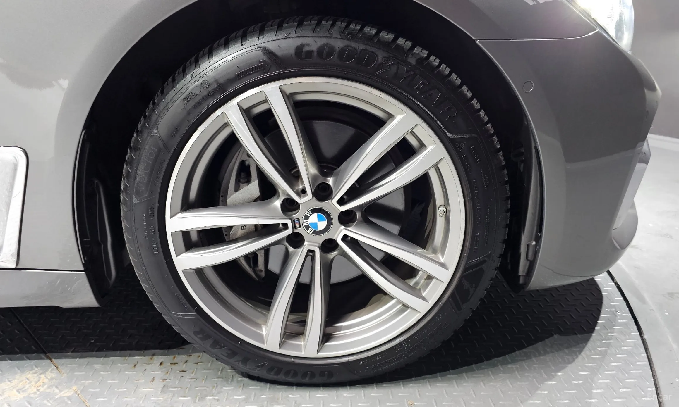 BMW 7 Series (G11) превью 5