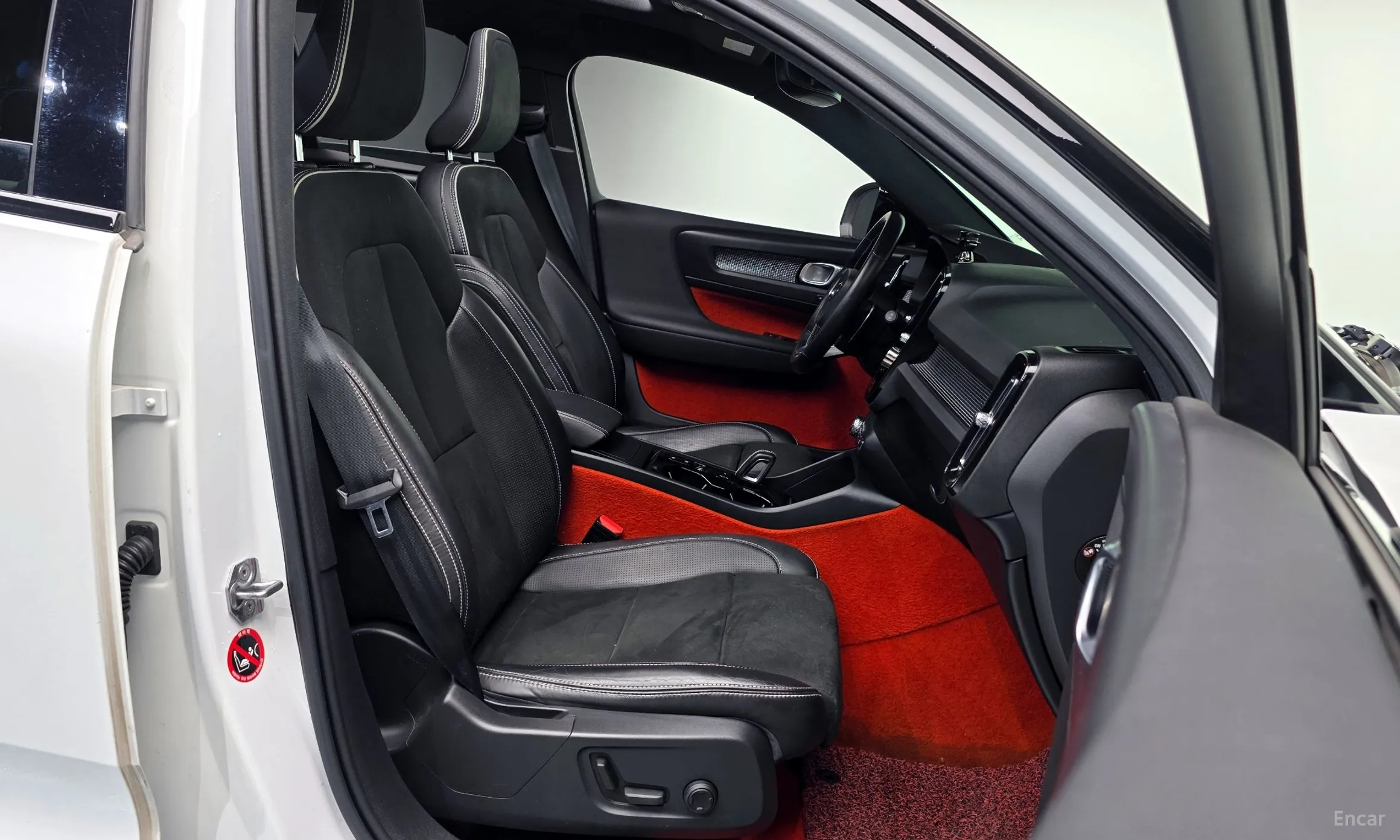Volvo XC40 превью 10