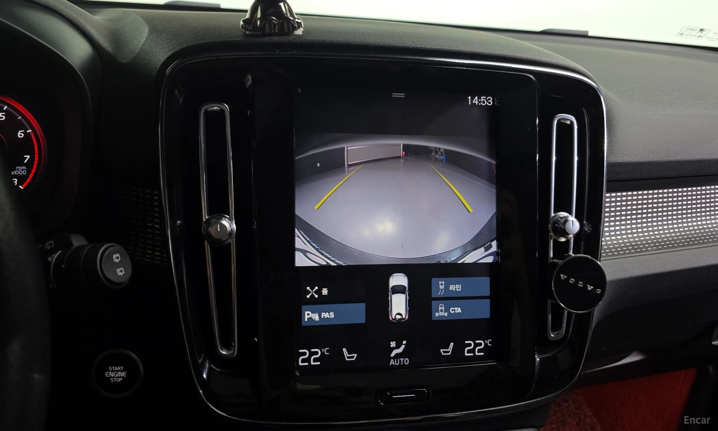 Volvo XC40 превью 15