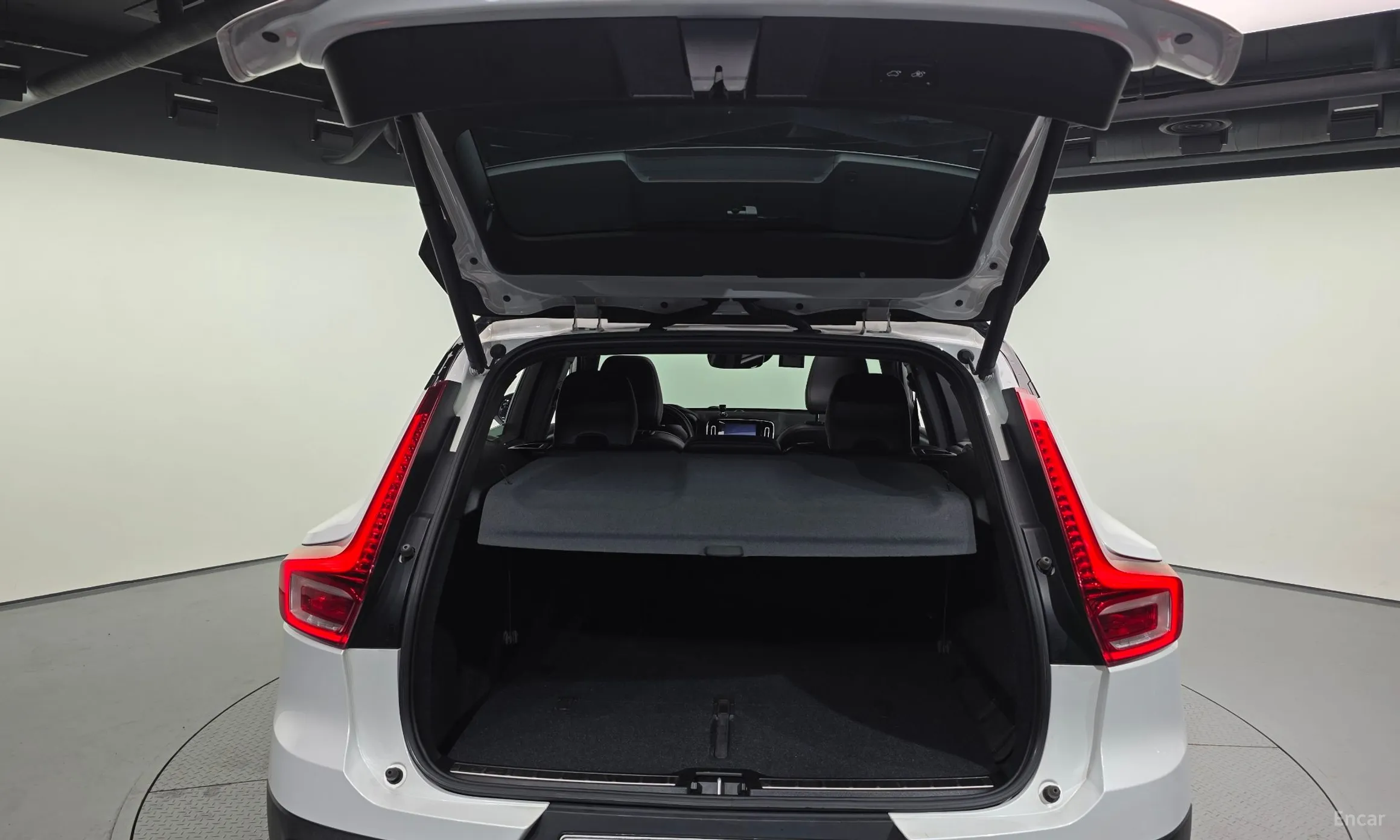 Volvo XC40 превью 20