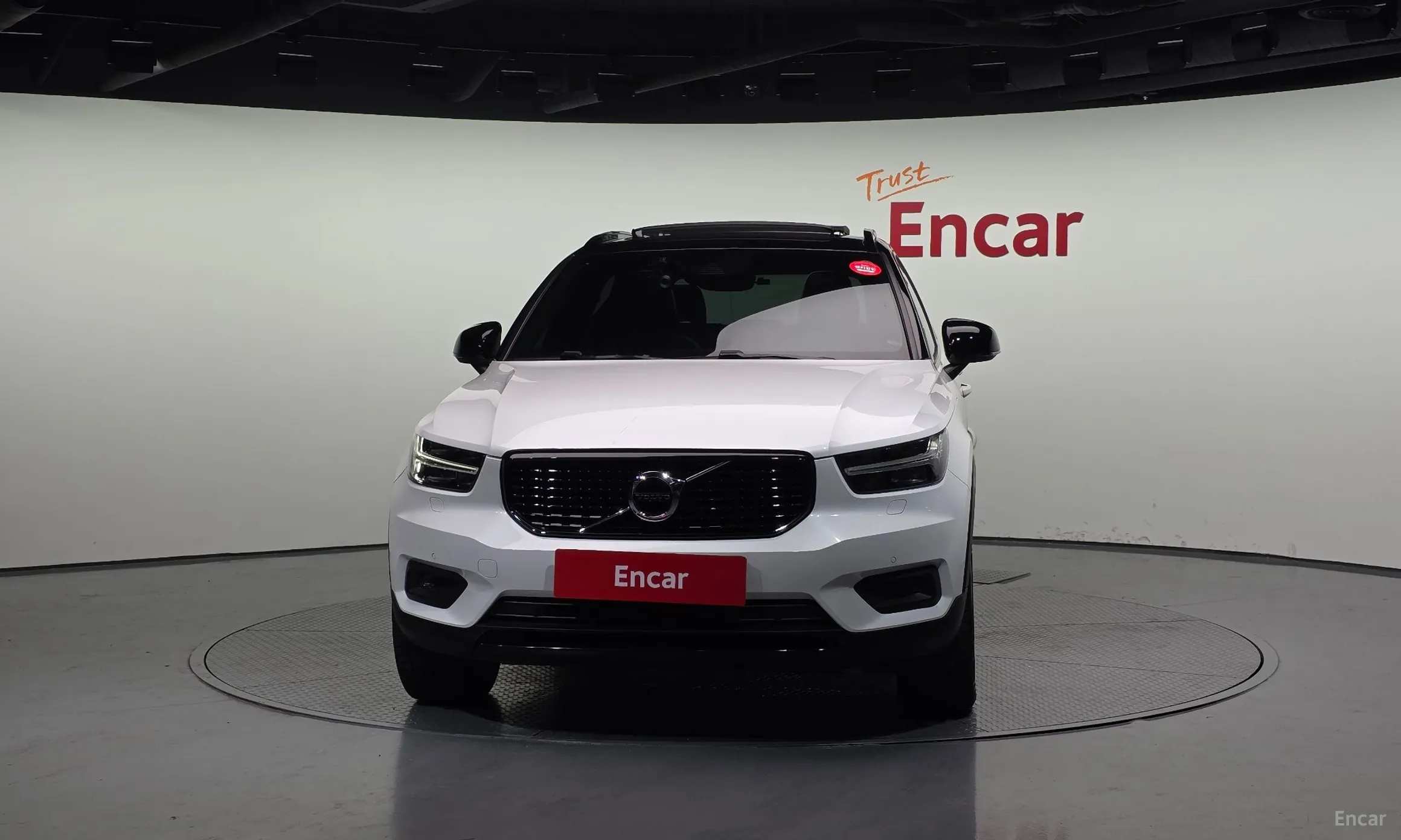 Volvo XC40 превью 3