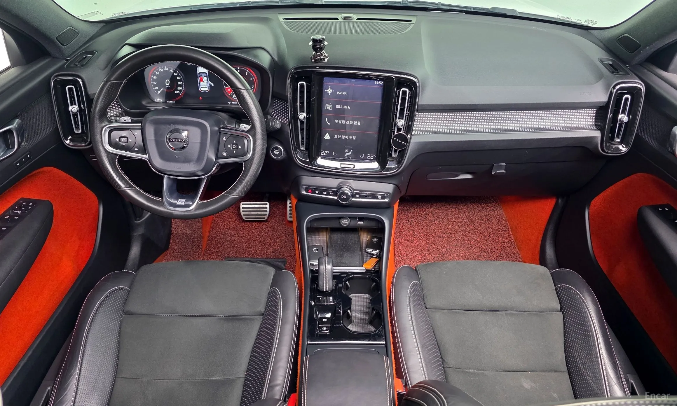 Volvo XC40 превью 7