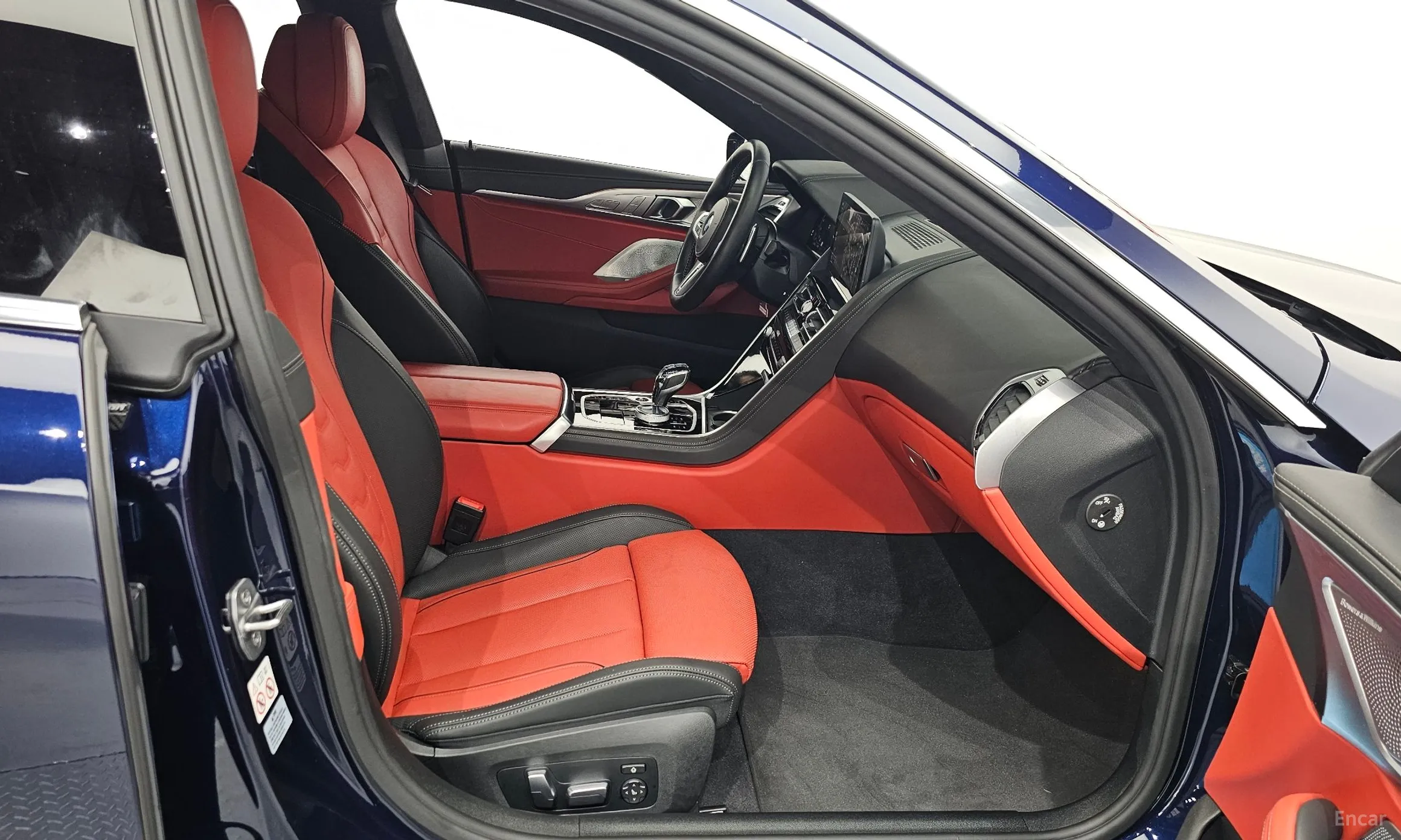 BMW 8-series (G15) превью 11