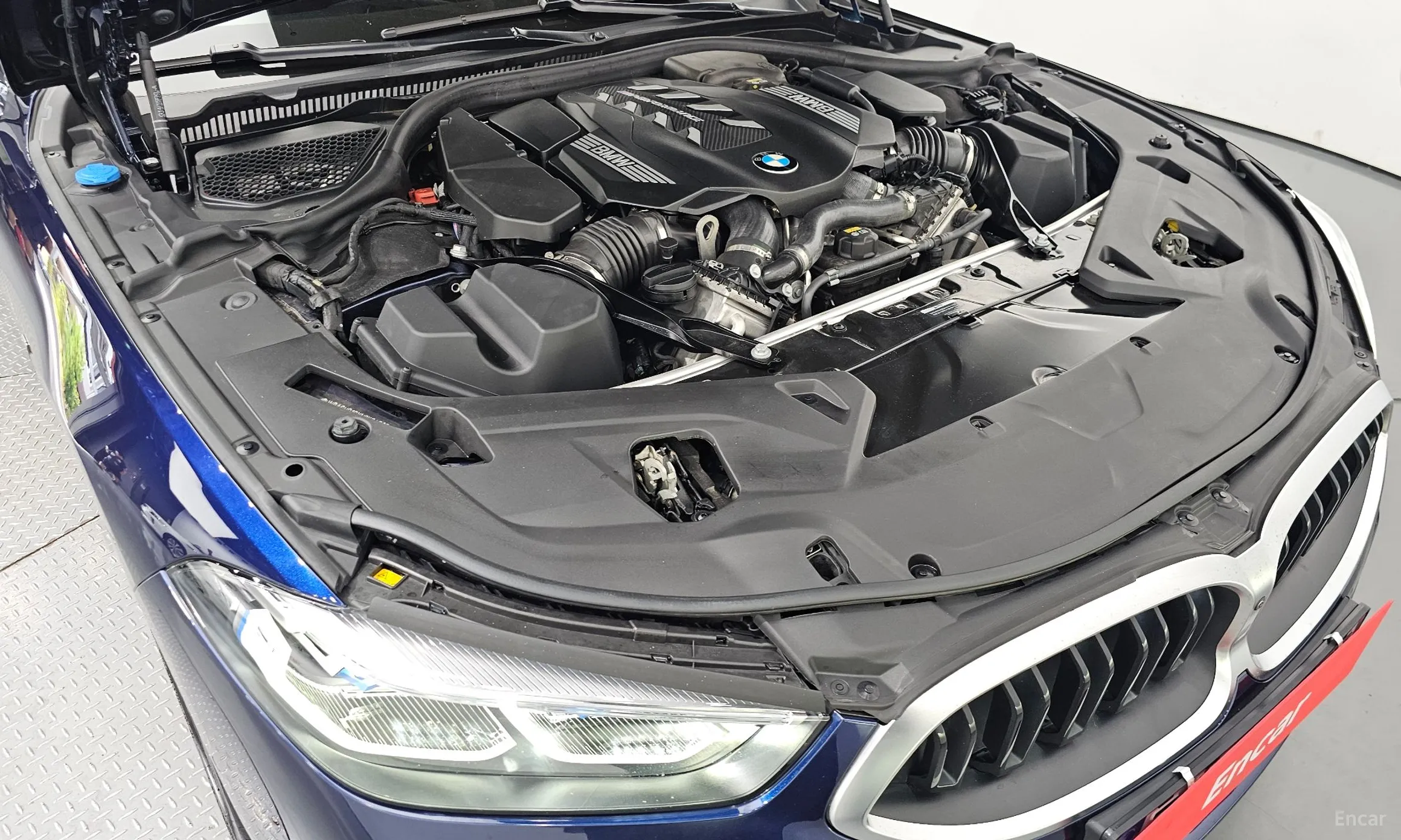 BMW 8-series (G15) превью 6