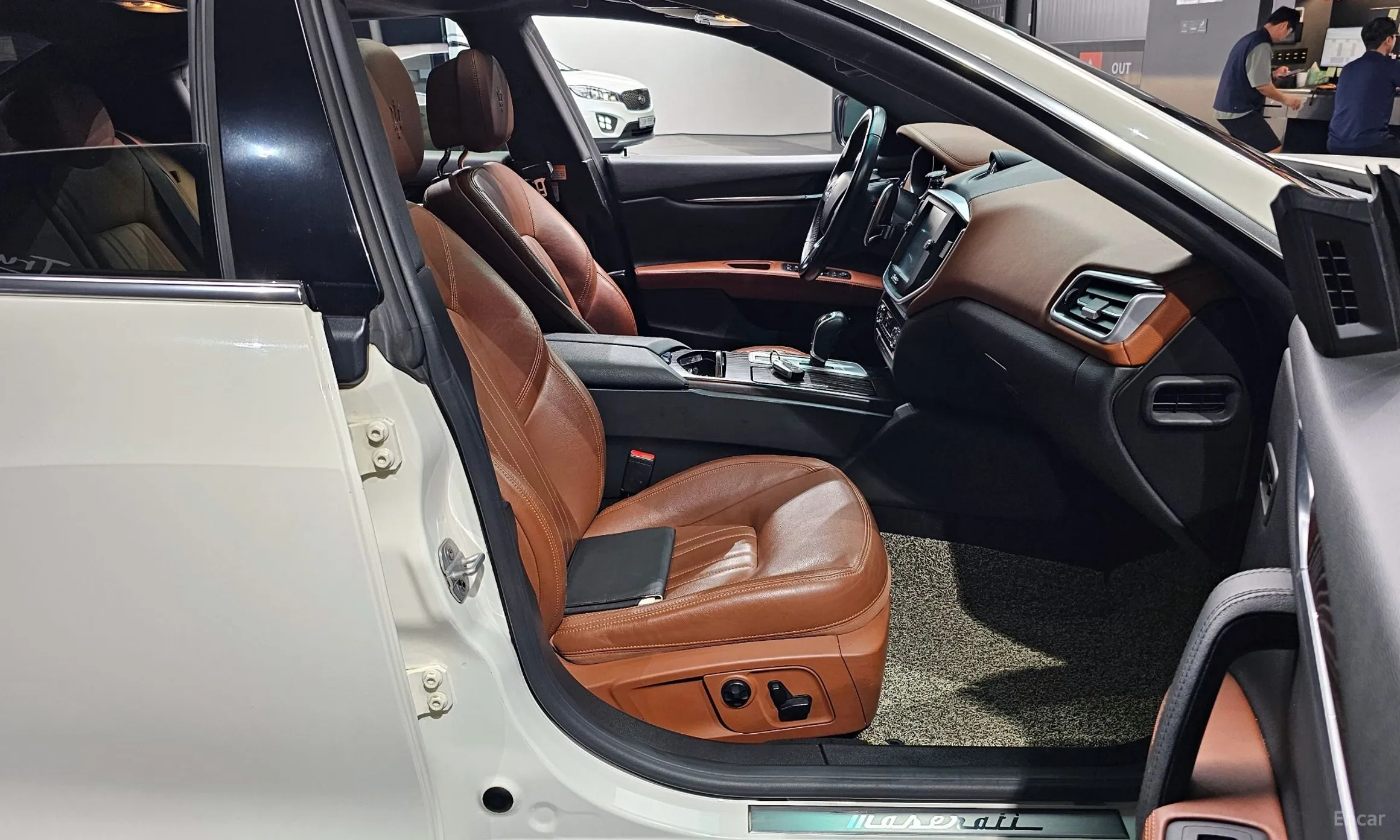 Maserati Ghibli превью 10